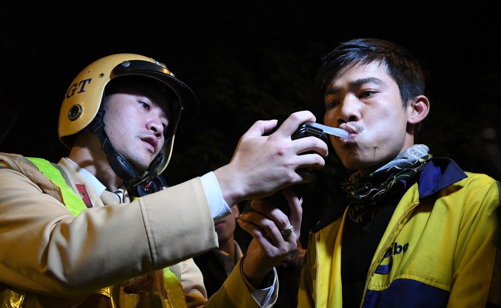 Cuc pho CSGT: ‘Nop phat vi pham giao thong qua mang chi mat 3 phut’ hinh anh