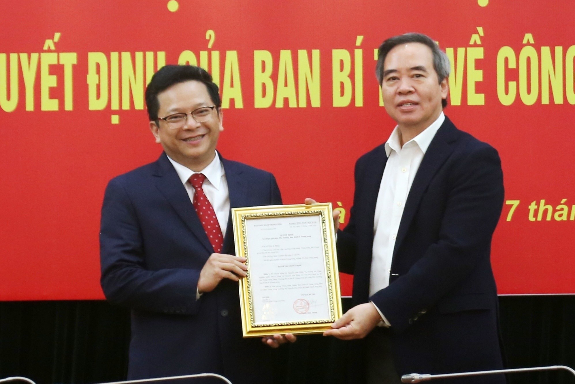 Ong Nguyen Duc Hien duoc bo nhiem Pho truong Ban Kinh te Trung uong hinh anh