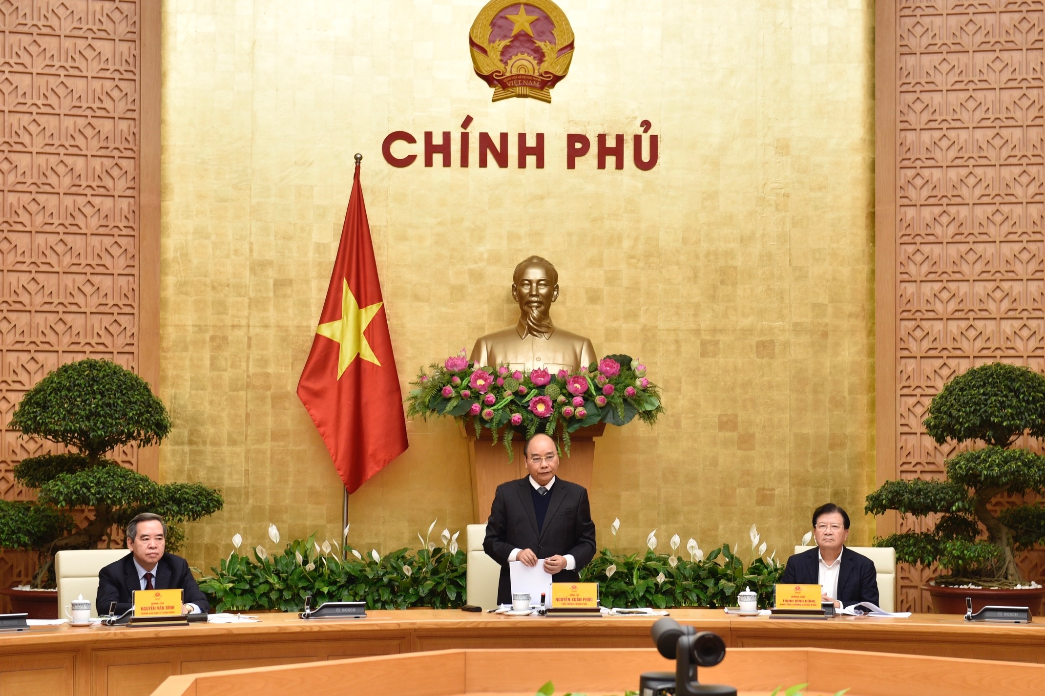 nguoi dan tich tru luong thuc mua dich Covid-19 anh 1