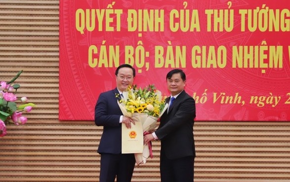 ban giao chuc Chu tich tinh Nghe An anh 1