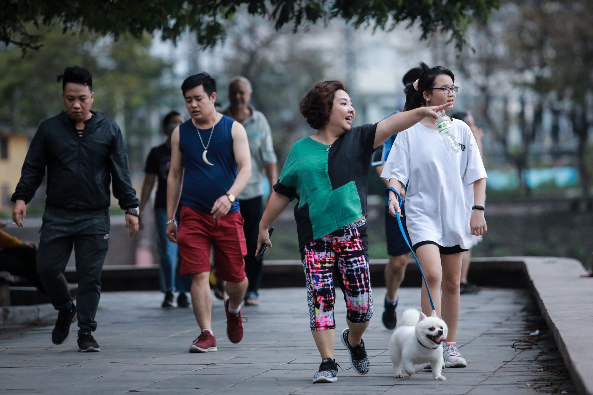 Tu 4/4, nguoi Ha Noi ra duong khi khong co viec can thiet se bi phat hinh anh