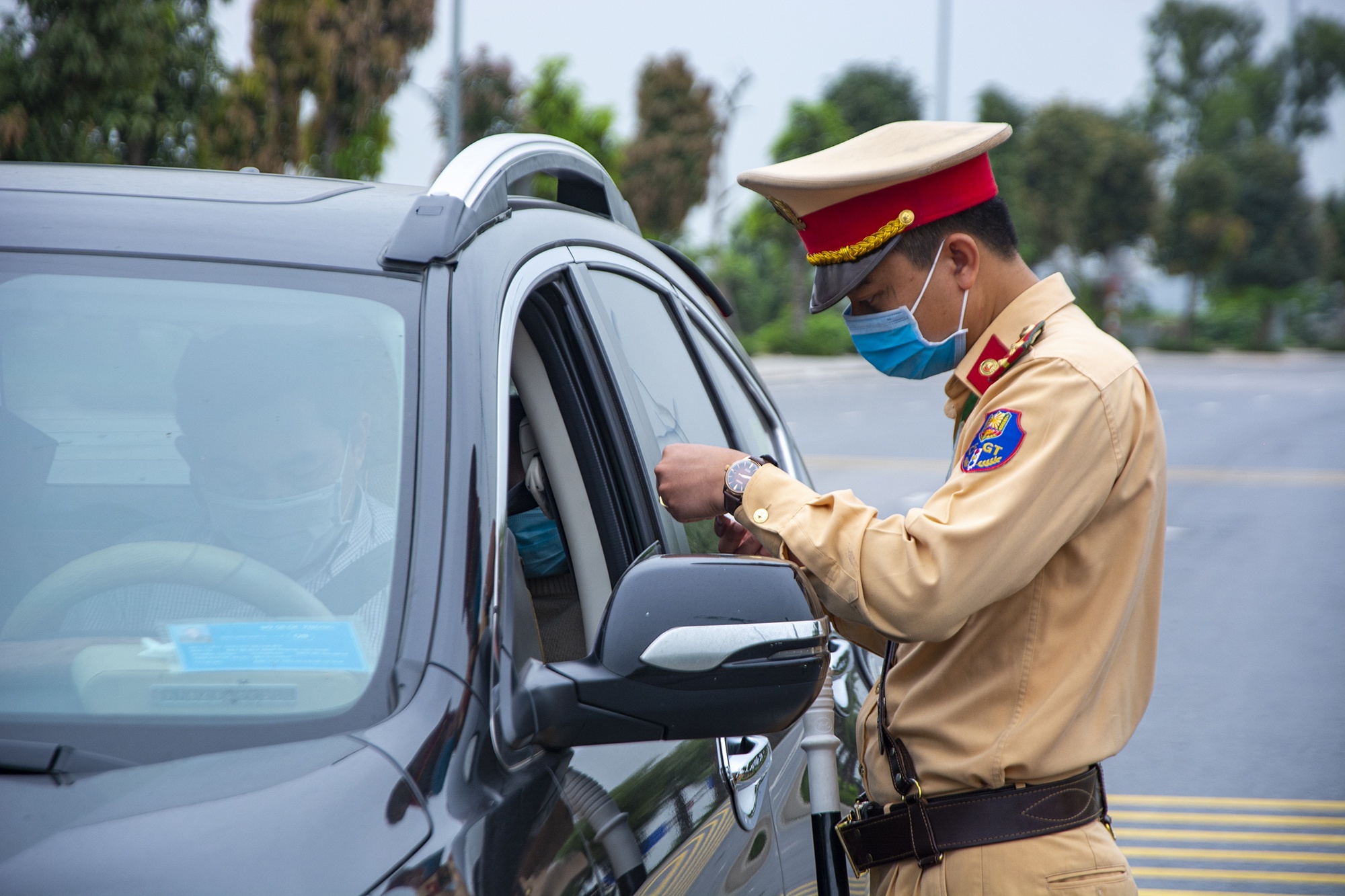 Quang Ninh noi kiem soat nguoi va xe tu dia phuong khac di vao tinh hinh anh