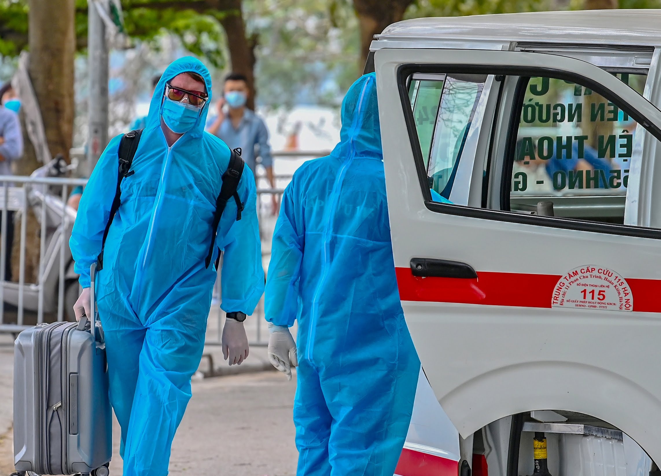 Thu tuong yeu cau cac tinh can nhac viec thu phi cach ly hinh anh