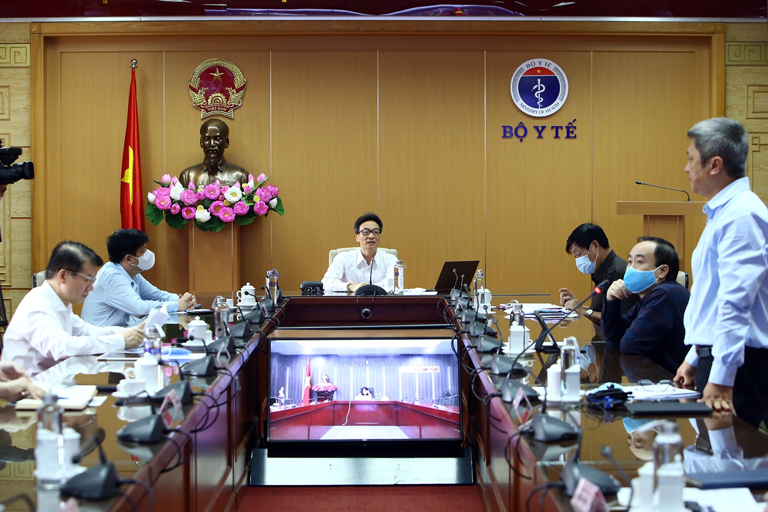 chung song an toan voi dich Covid-119 anh 1