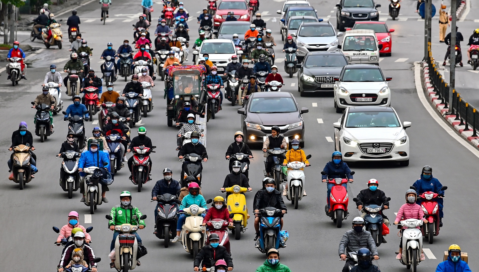 Noi long gian cach xa hoi nhu the nao sau ngay 22/4? hinh anh