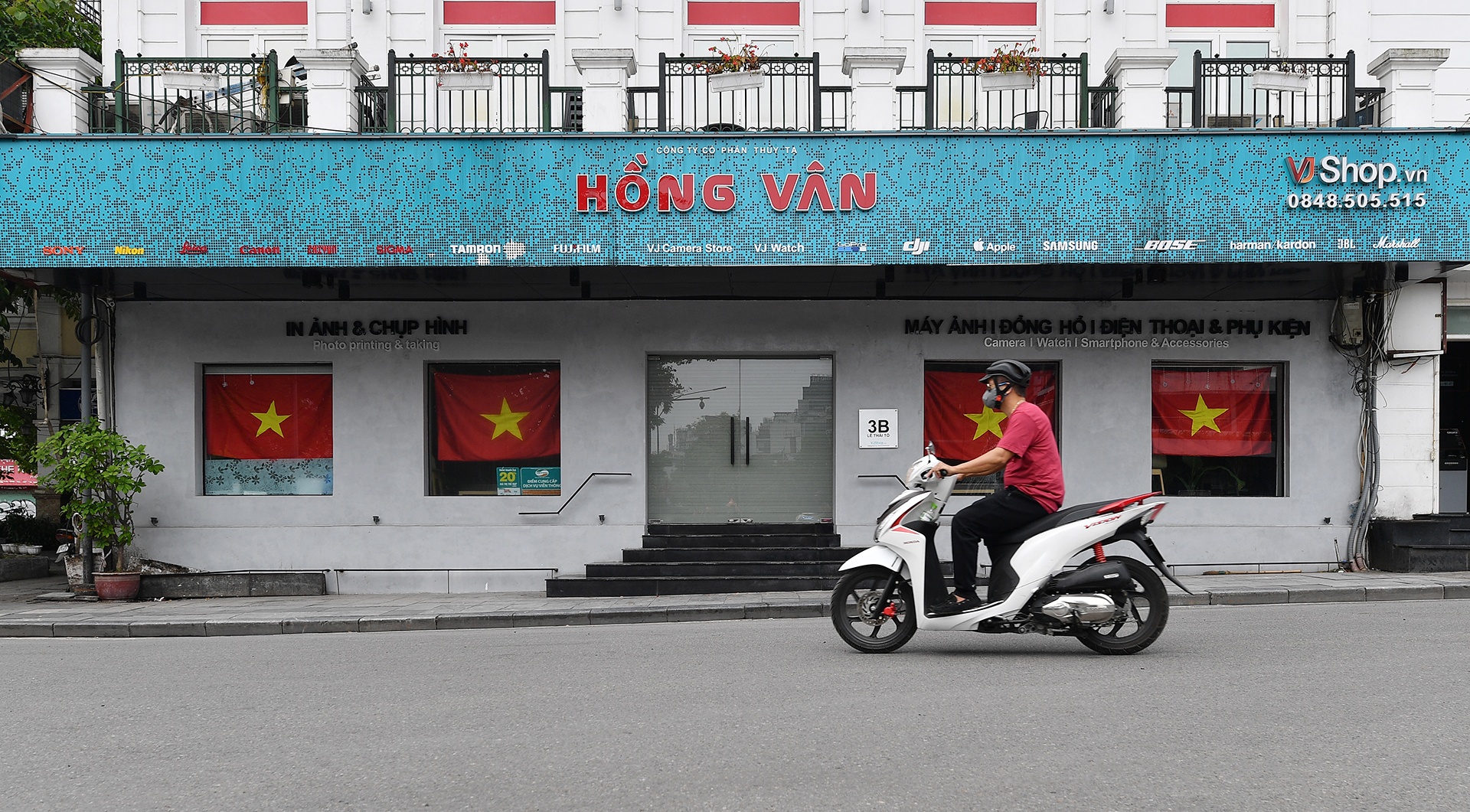 cach ly xa hoi them 1 tuan anh 2