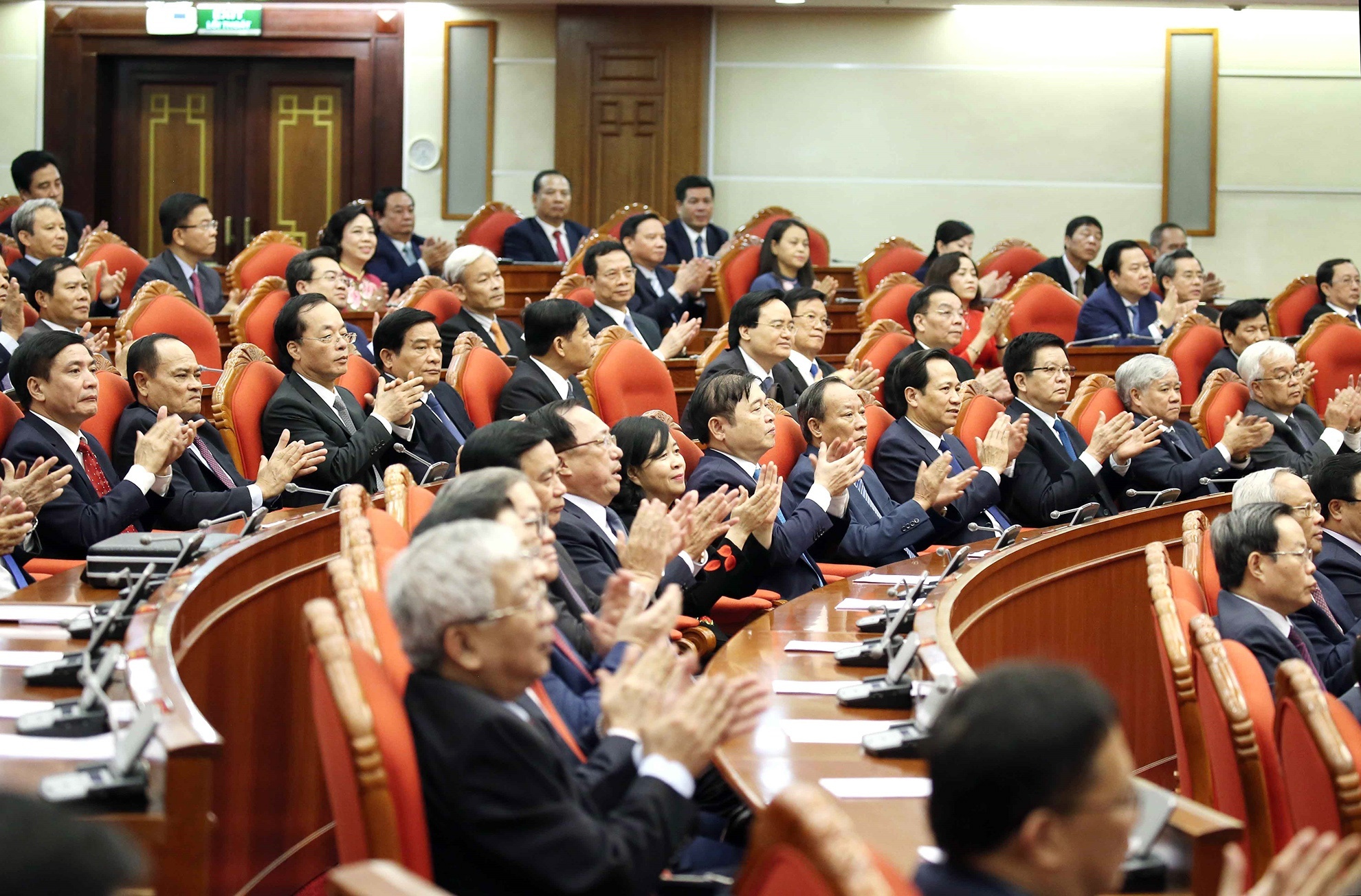 khong de lot vao Trung uong khoa moi can bo giau nhanh anh 2