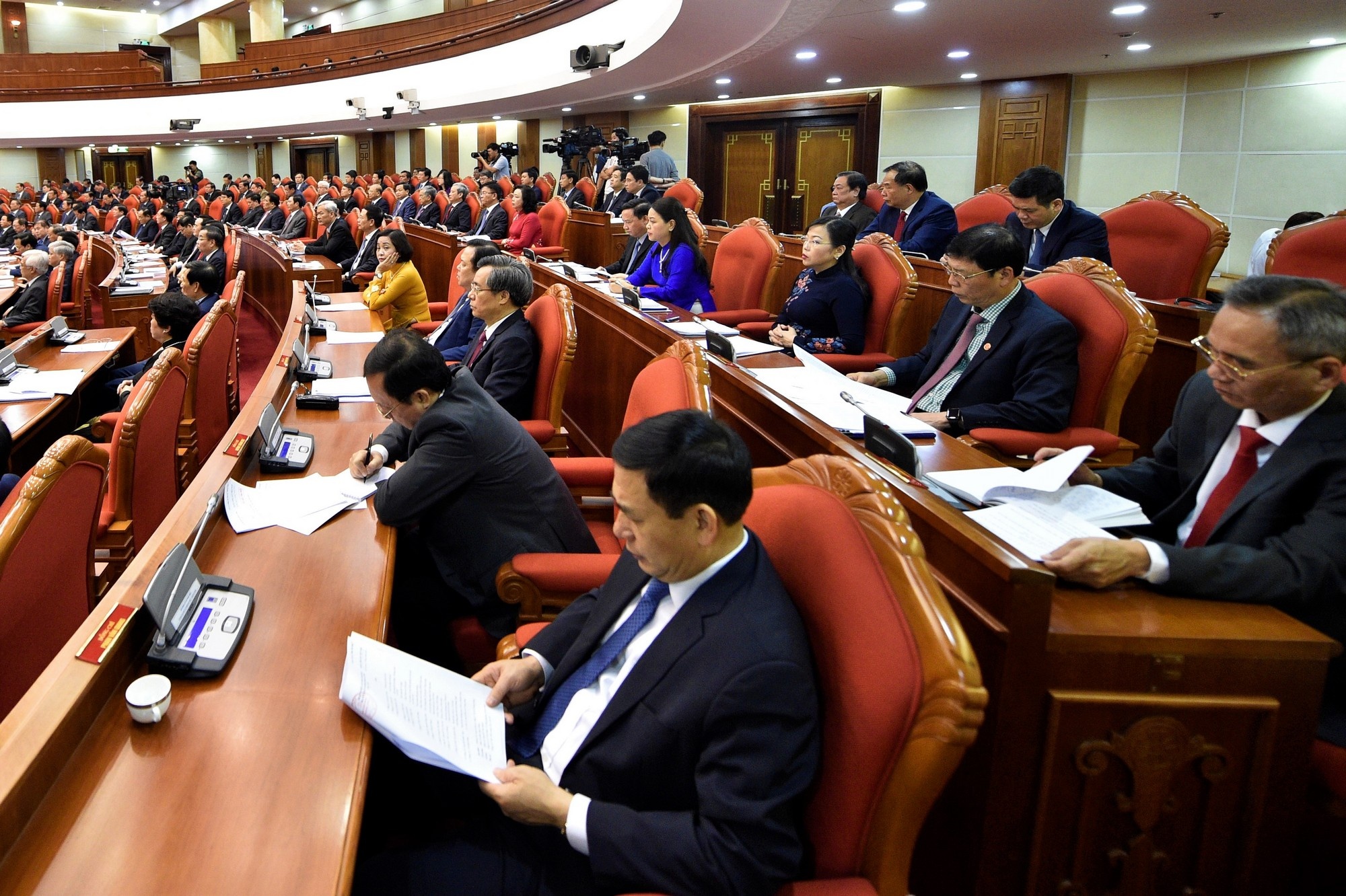 Hoi nghi Trung uong 12 anh 2