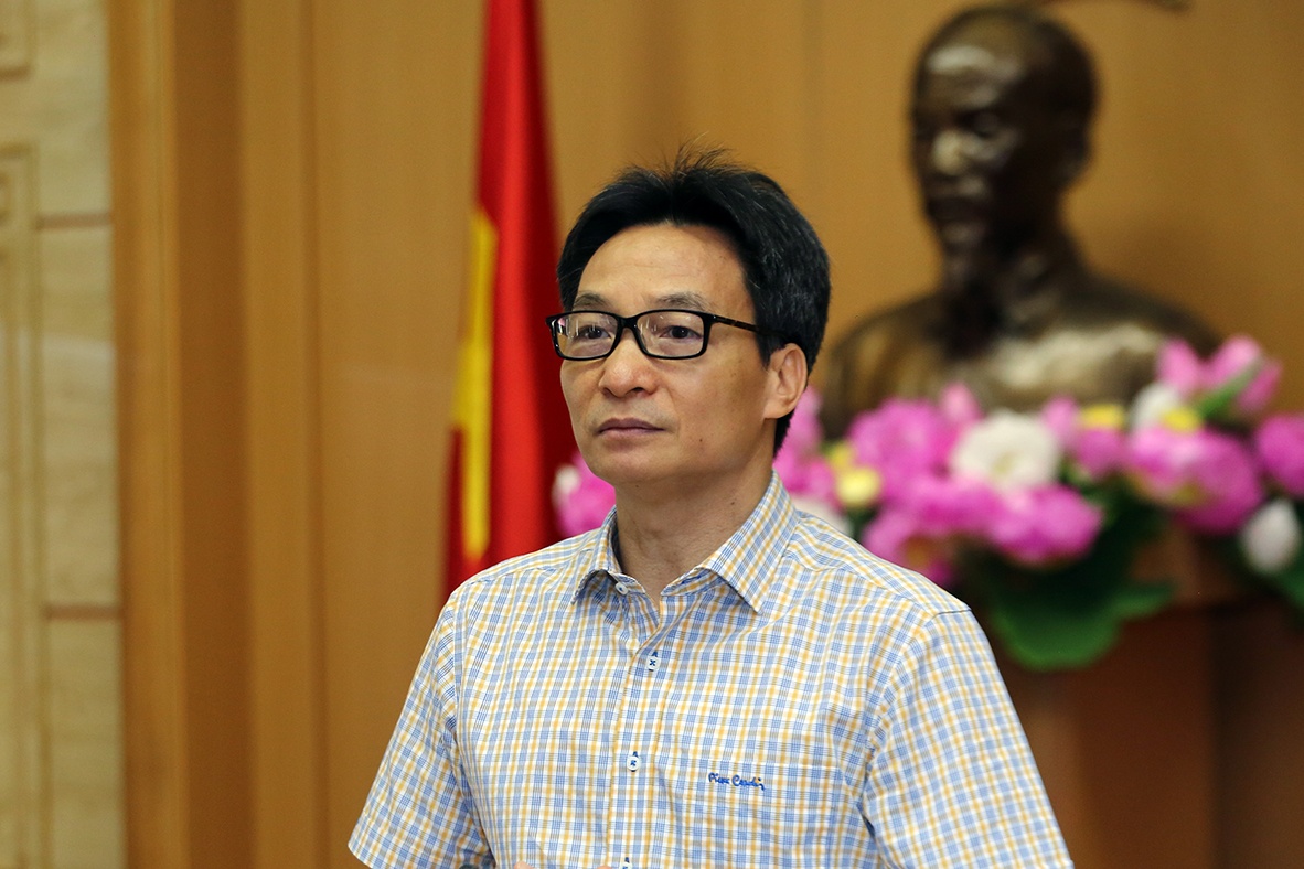 Noi hang loat bien phap phong dich, bo gioi han so cho tren may bay hinh anh