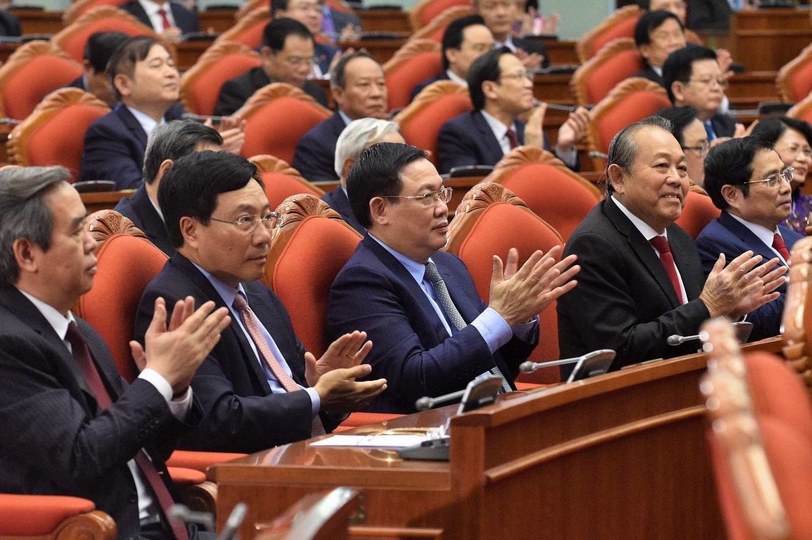 Uy vien Bo Chinh tri khoa moi gom 17-19 nguoi hinh anh