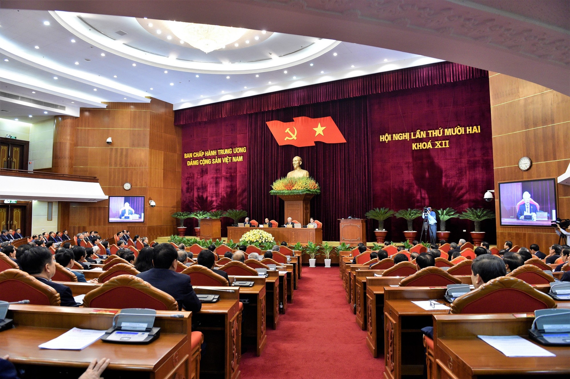 tieu chuan lua chon Uy vien Trung uong,  Uy vien Bo Chinh tri anh 3