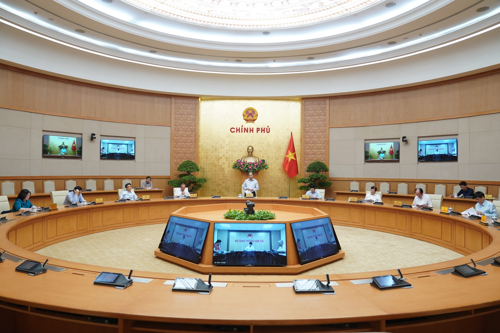 ep dan tu choi nhan tien ho tro anh 2