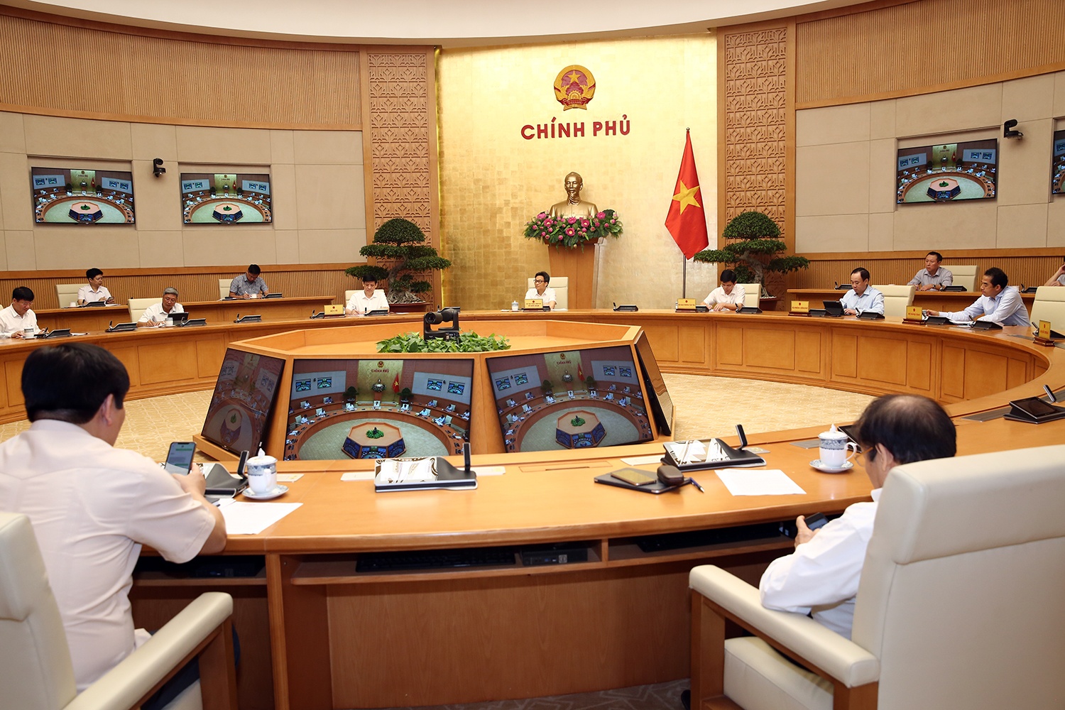 chua mo cua don khach du lich quoc te anh 2