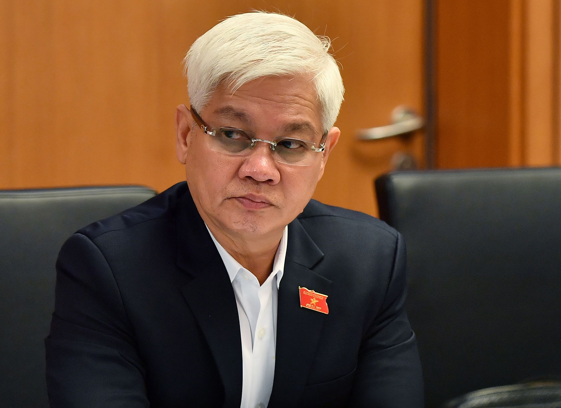 Bi thu Binh Phuoc noi ve vu nguoi dan nhay lau tu tu o san toa hinh anh