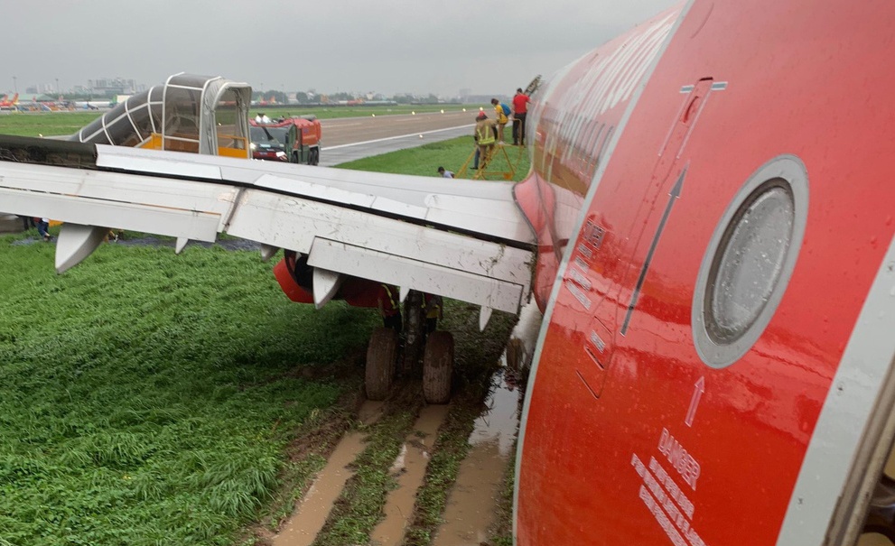 Dieu tra, danh gia su co may bay truot khoi duong bang Tan Son Nhat hinh anh