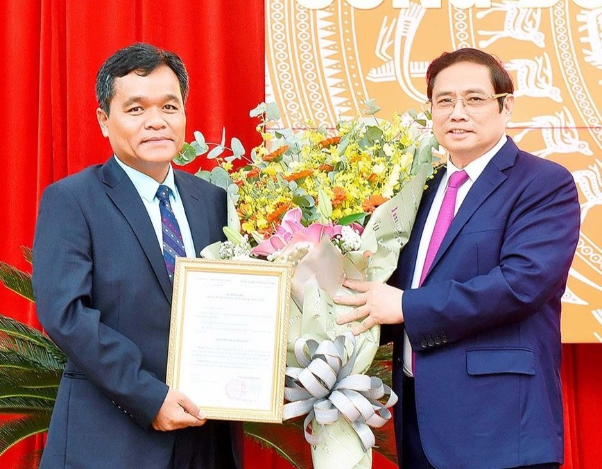 Bo Chinh tri chuan y nhan su Bi thu Tinh uy Gia Lai hinh anh