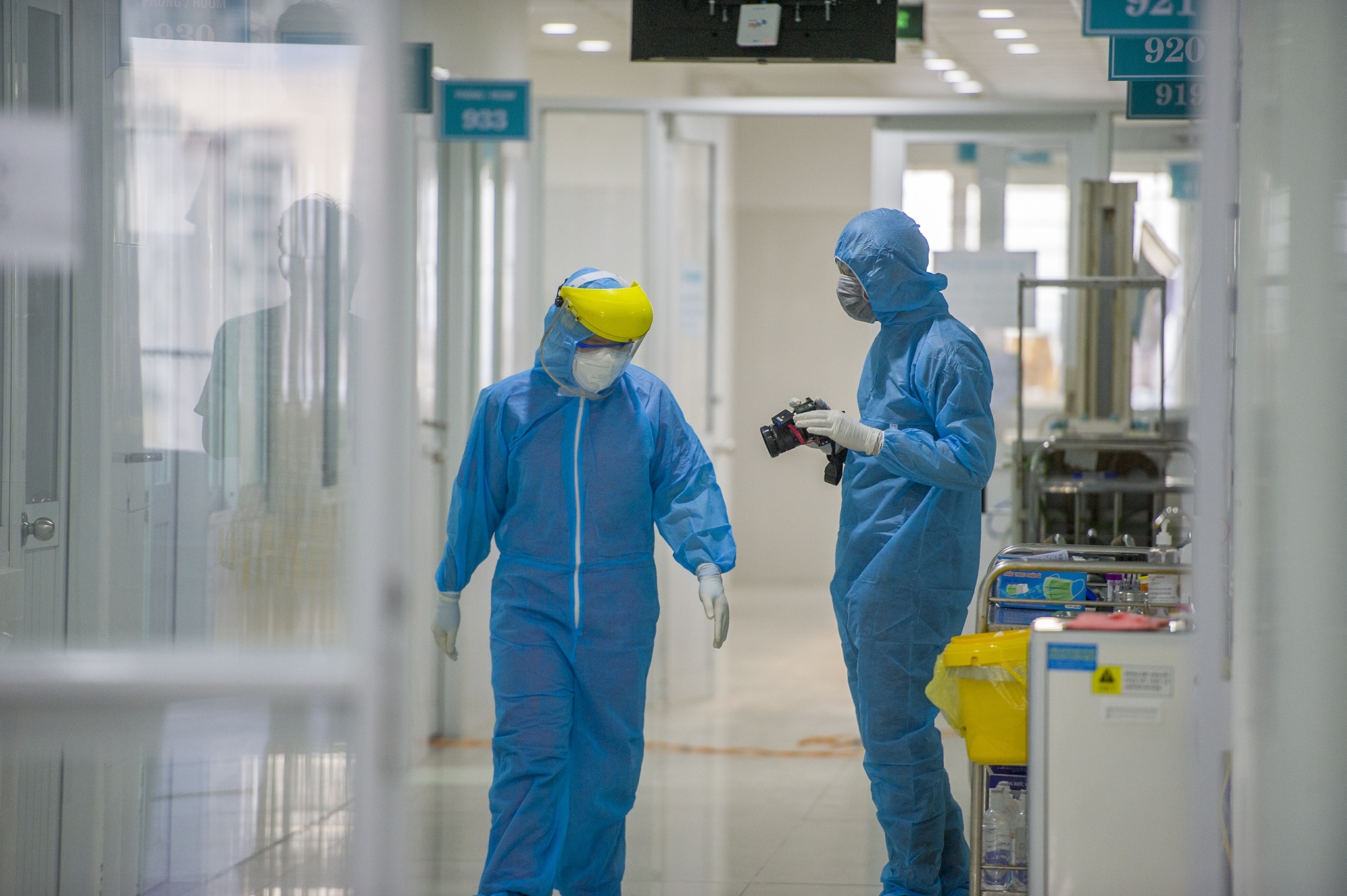 ho tro phong vien tac nghiep chong dich Covid-19 anh 1