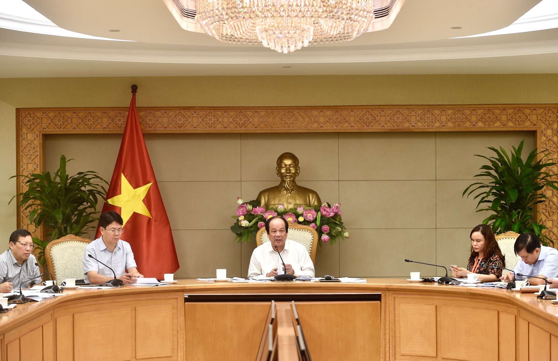 Bo truong de nghi cat giam van ban chong chat anh 2