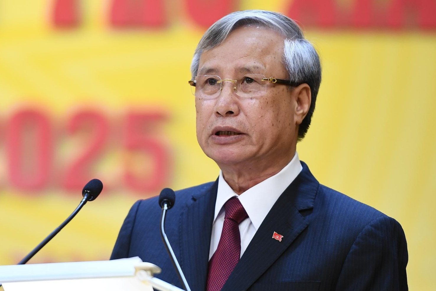 Ban Bi thu nghiem cam chuc Tet, tang qua lanh dao hinh anh