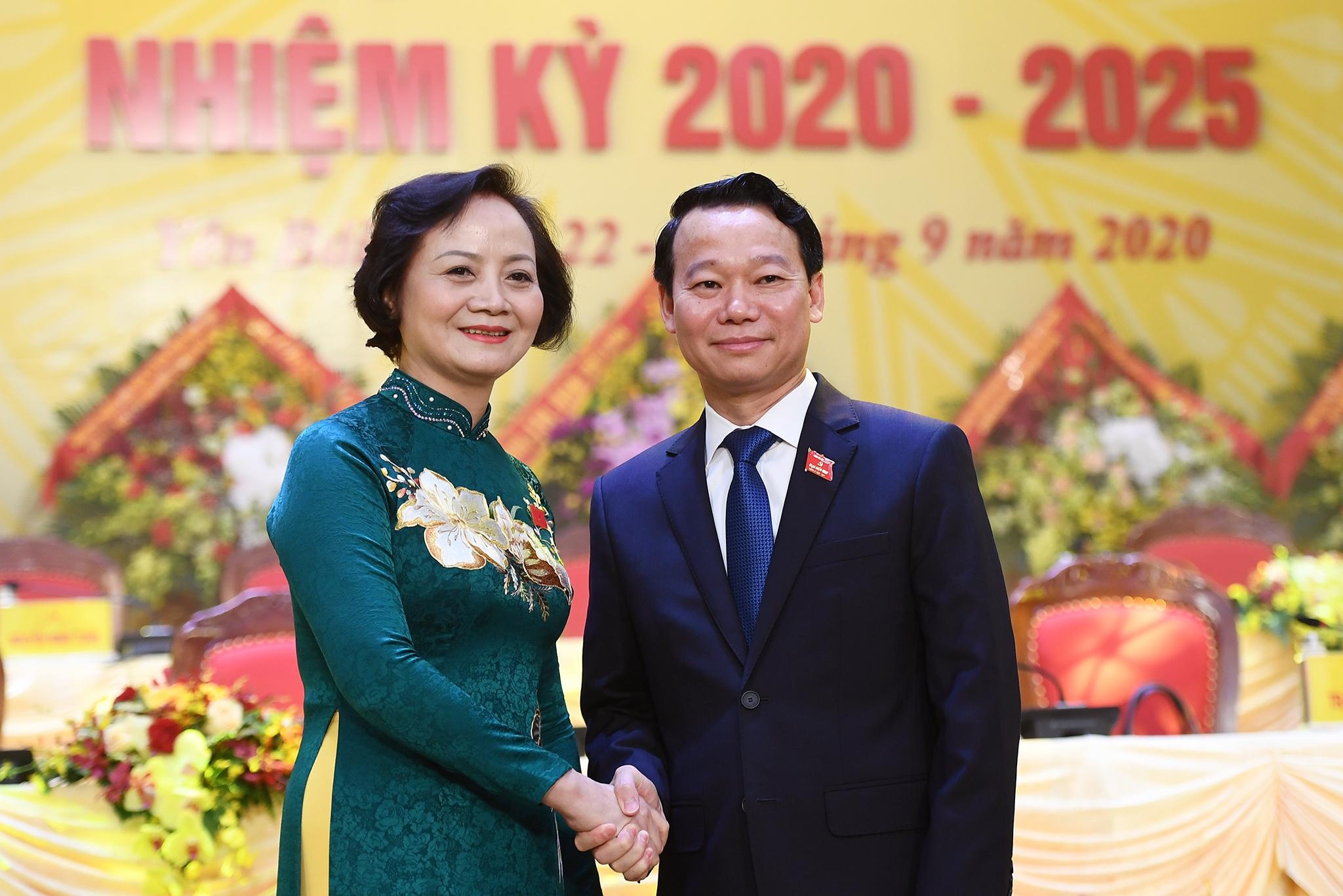 bau 12 bi thu tinh uy khoa moi anh 2