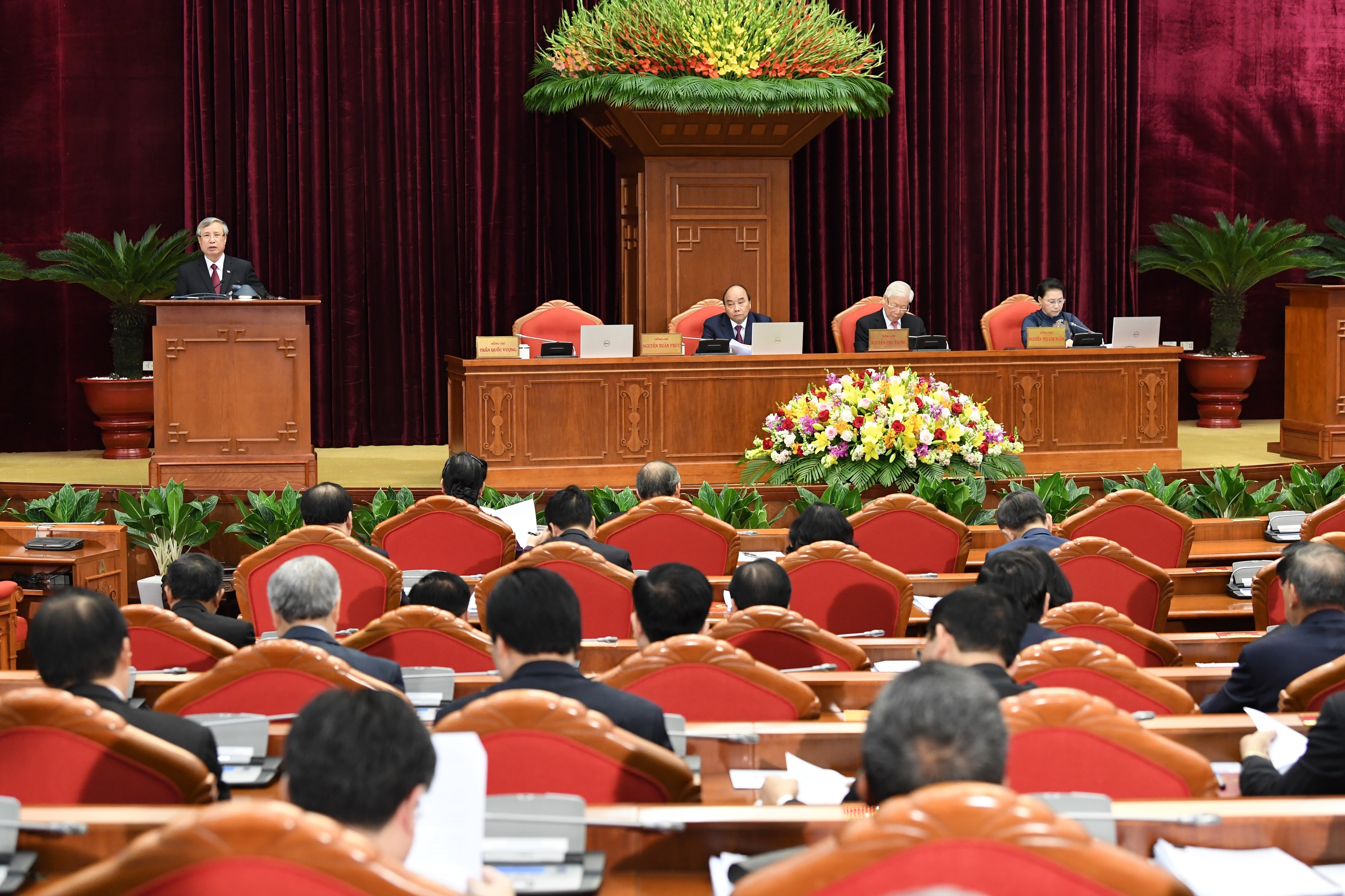 ngay lam viec dau tien Hoi nghi Trung uong 13 anh 2