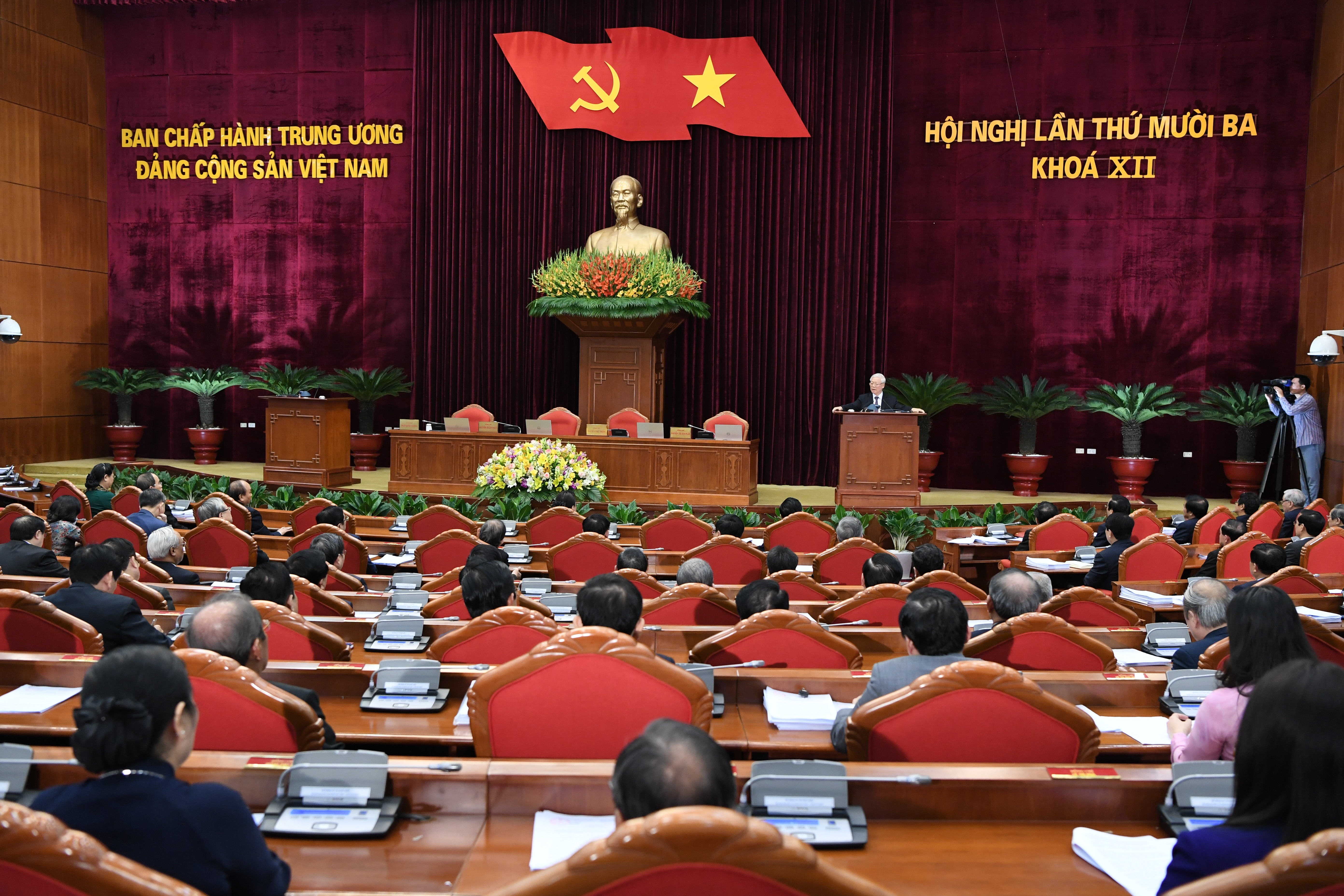 Tong bi thu,  Chu tich nuoc Nguyen Phu Trong be mac Hoi nghi Trung uong 13 anh 3