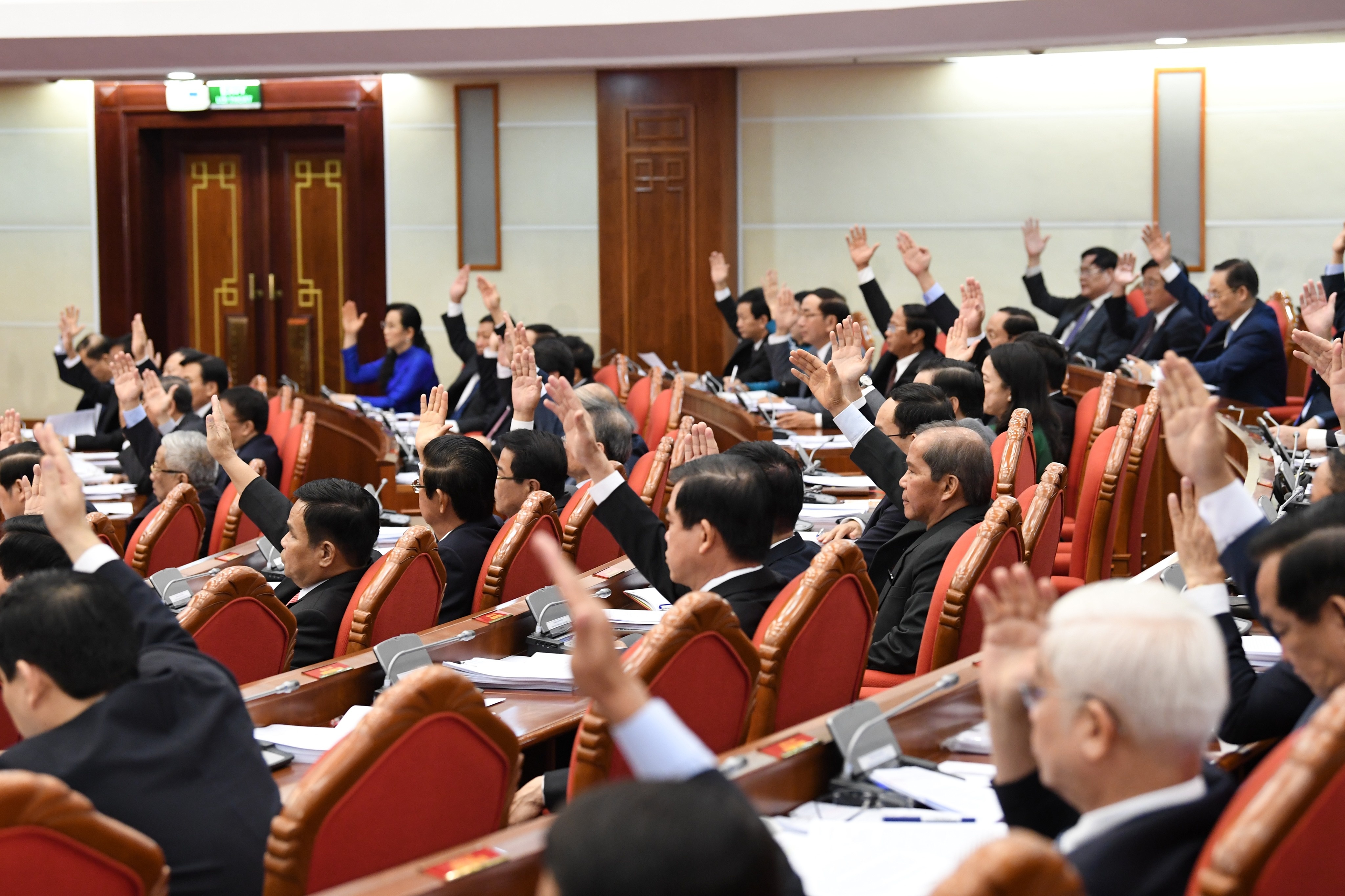 Ket qua gioi thieu nhan su vao BCH Trung uong khoa XIII 'rat tot dep' hinh anh