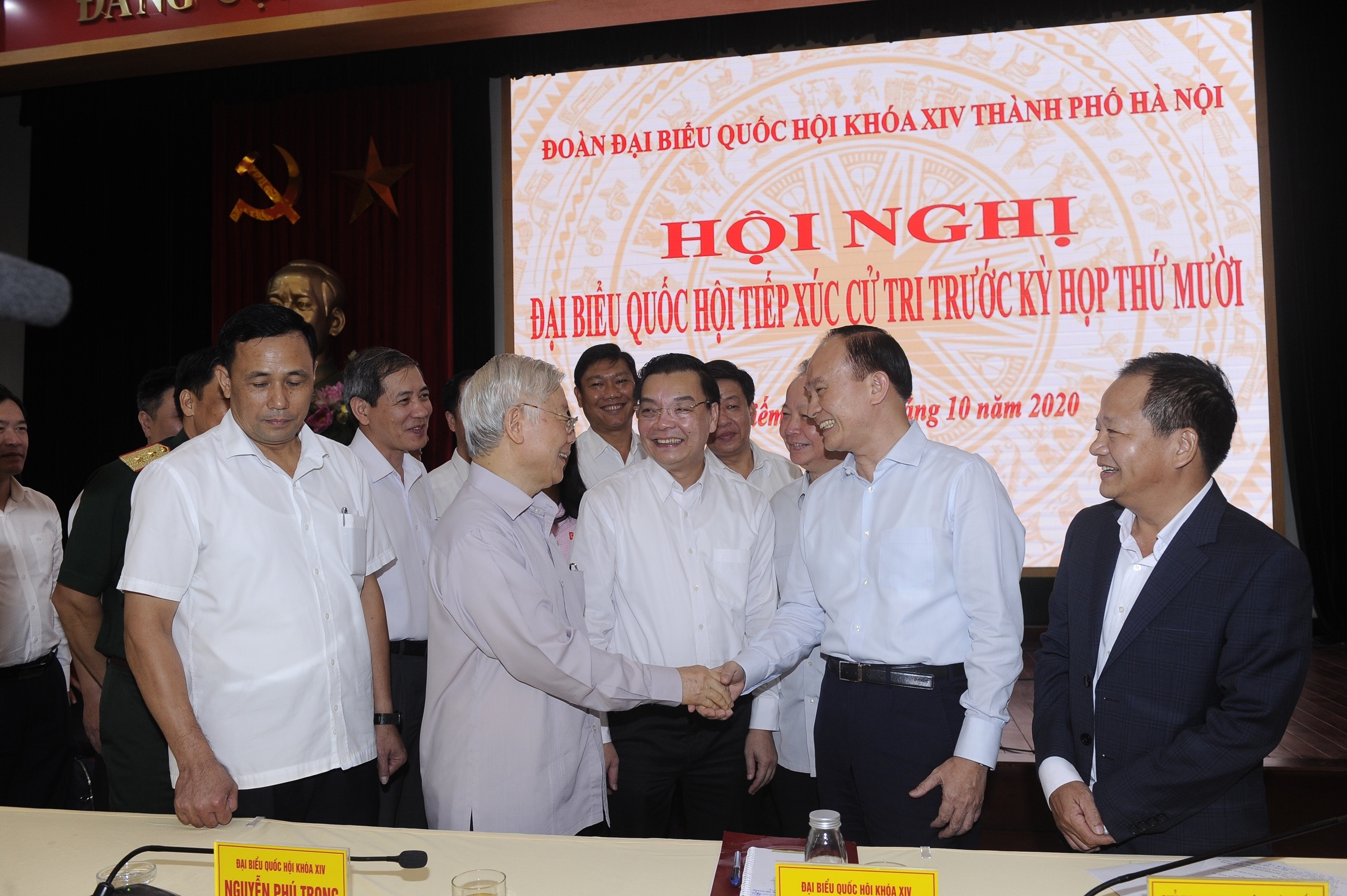 Tong bi thu Nguyen Phu Trong tiep xuc cu tri anh 1