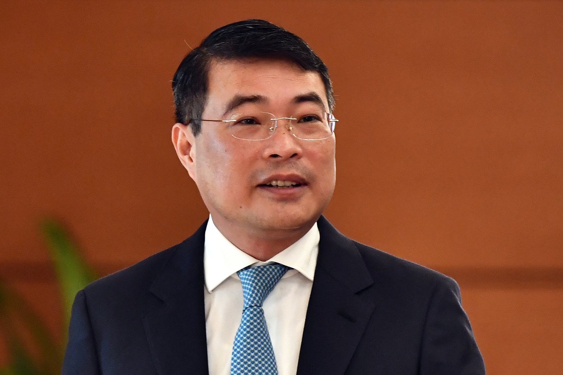 Thong doc NHNN Le Minh Hung lam Chanh van phong Trung uong Dang hinh anh