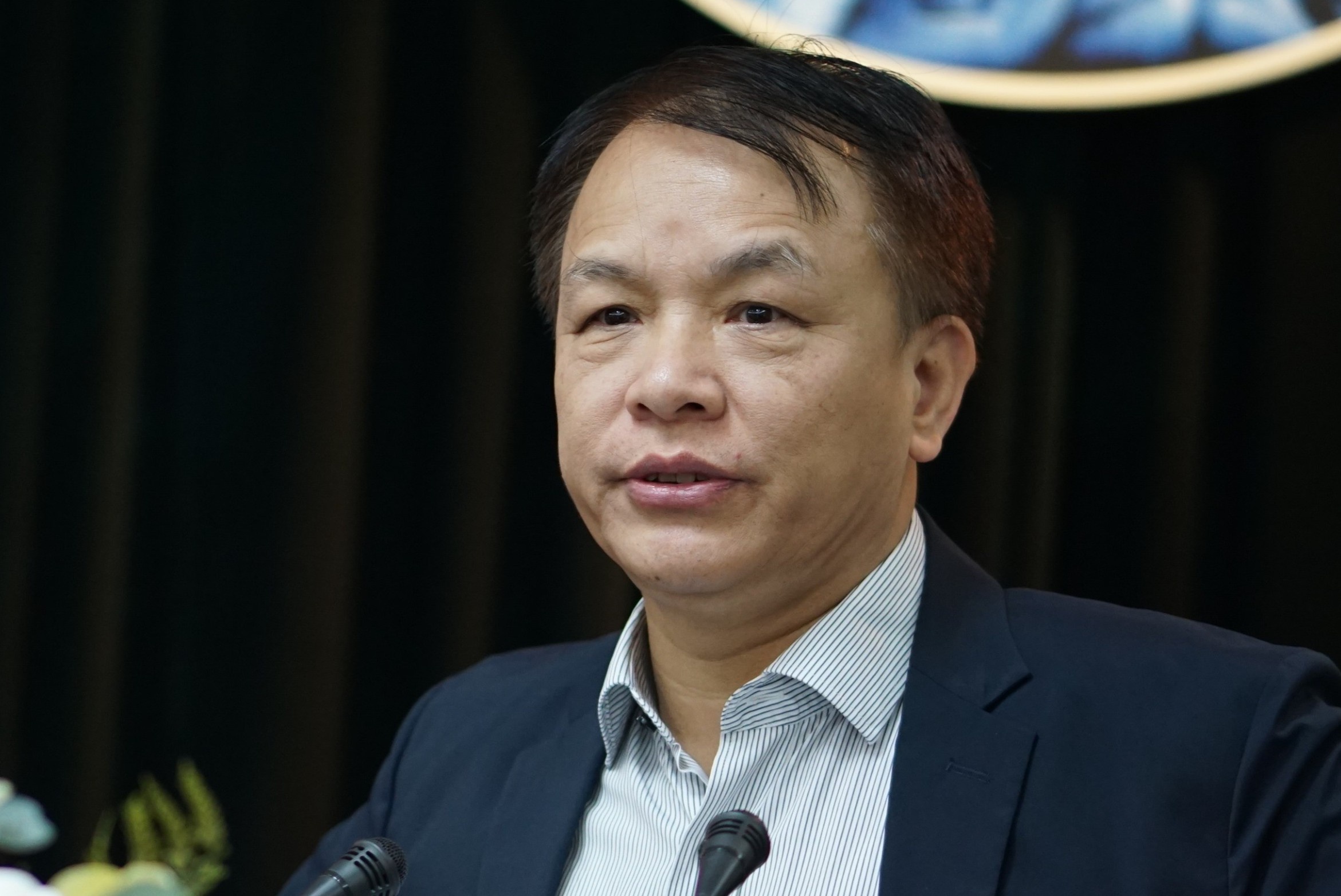 Thong tin ket qua Hoi nghi Trung uong 13 hinh anh