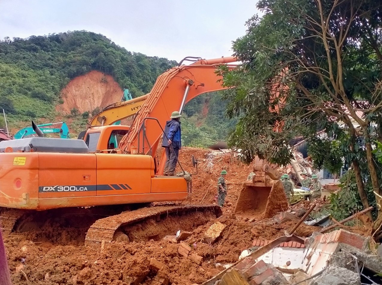 tìm thấy thi thể đầu tiên vụ 22 chiến sĩ bị vùi lấp ở Quảng Trị ảnh 1 tim thay thi the dau tien vu 22 chien si bi vui lap o Quang Tri anh 1