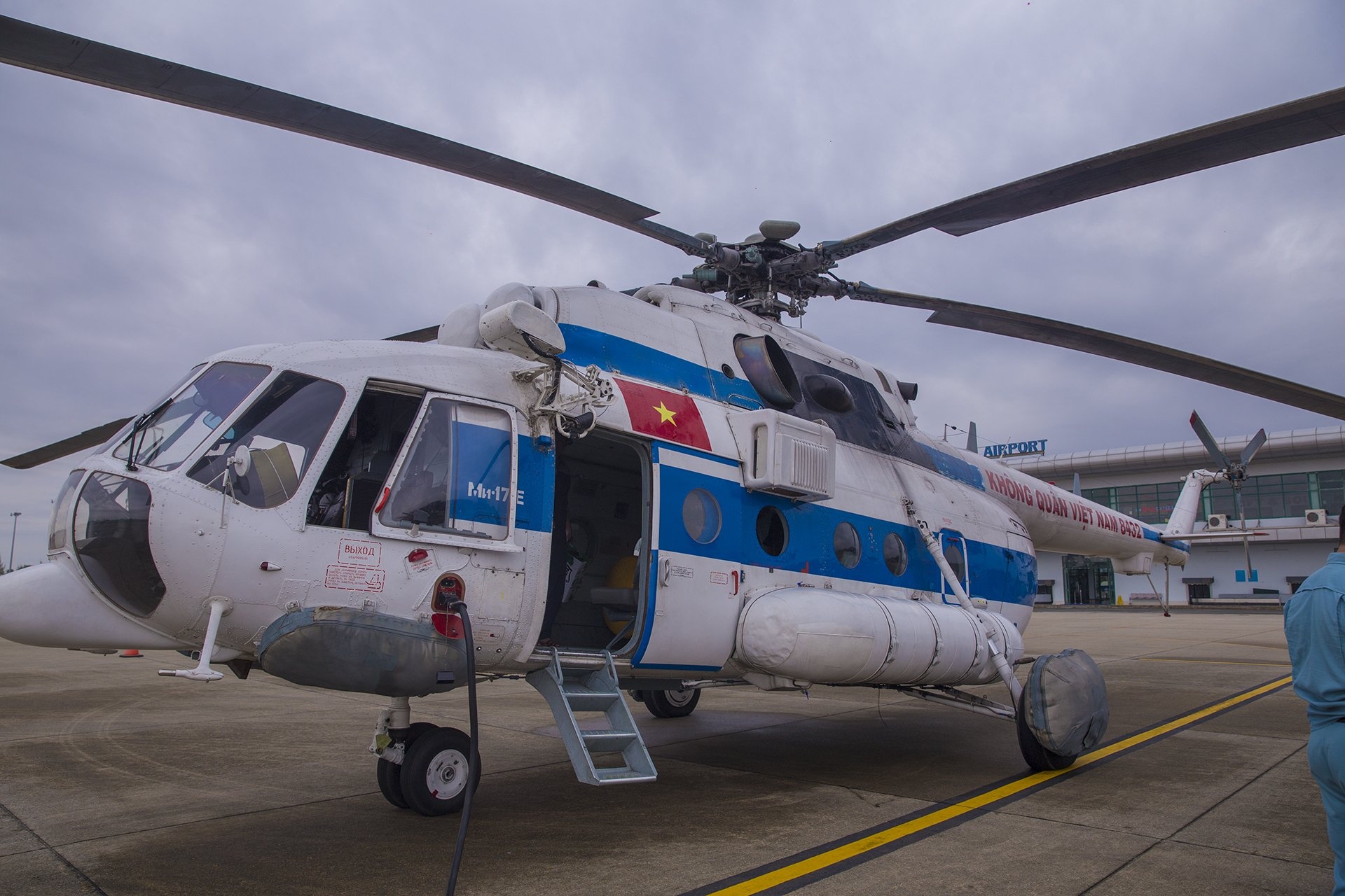 2 truc thang san sang cuu ho tai Quang Tri hinh anh