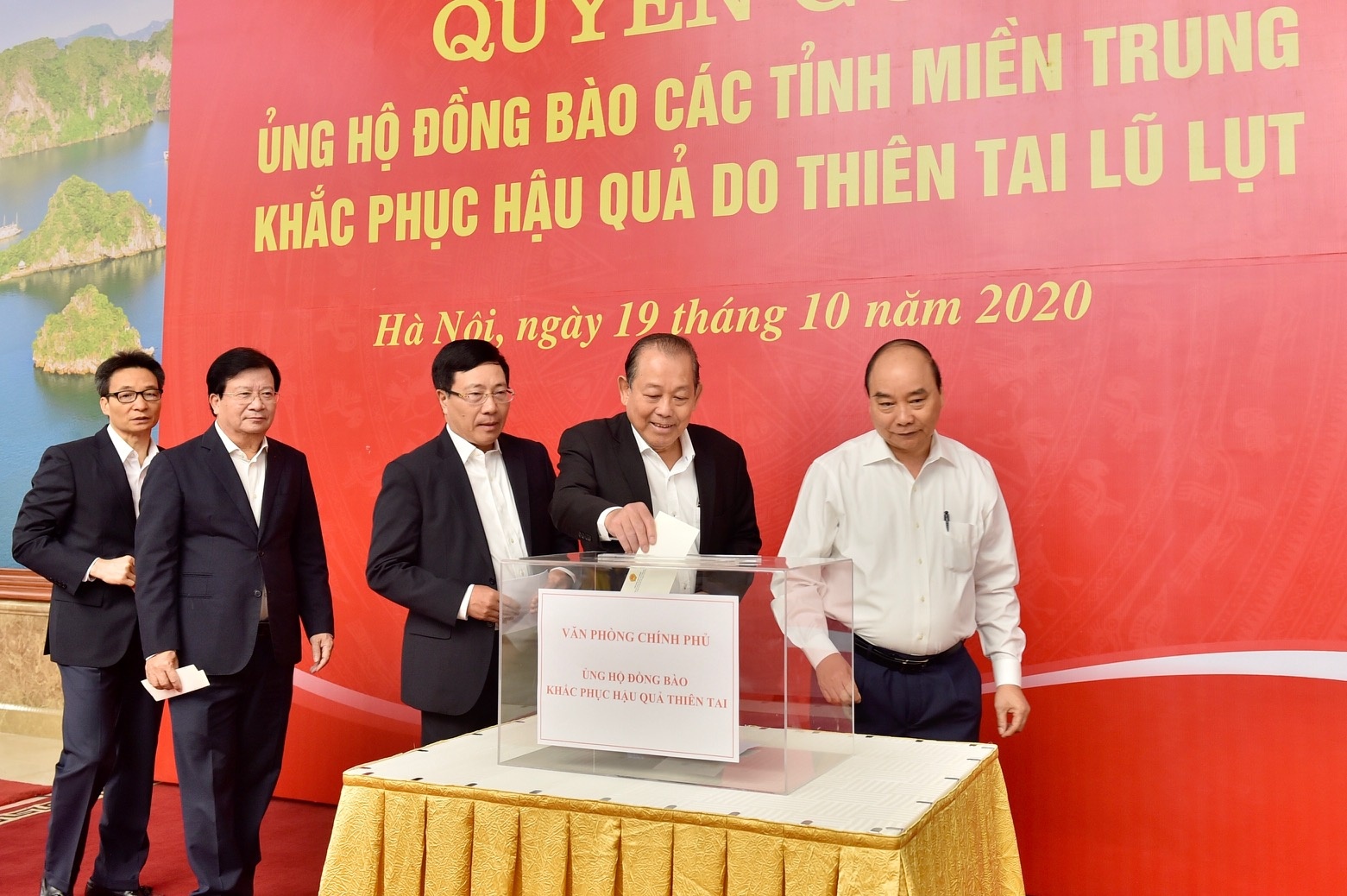 lanh dao Chinh phu ung ho dong bao mien Trung anh 1