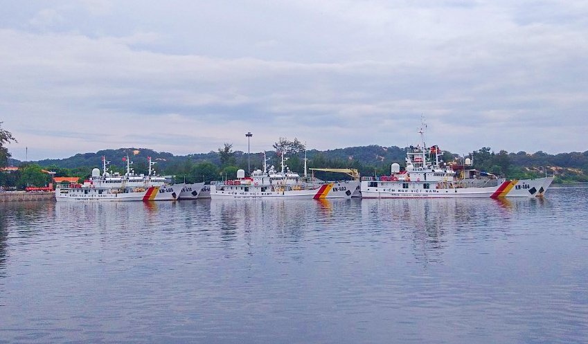 Dung may bay tim kiem nan nhan troi dat tren bien anh 2