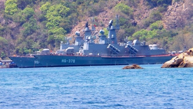 Dieu 2 tau hai quan cuu ngu dan gap nan do bao so 9 hinh anh