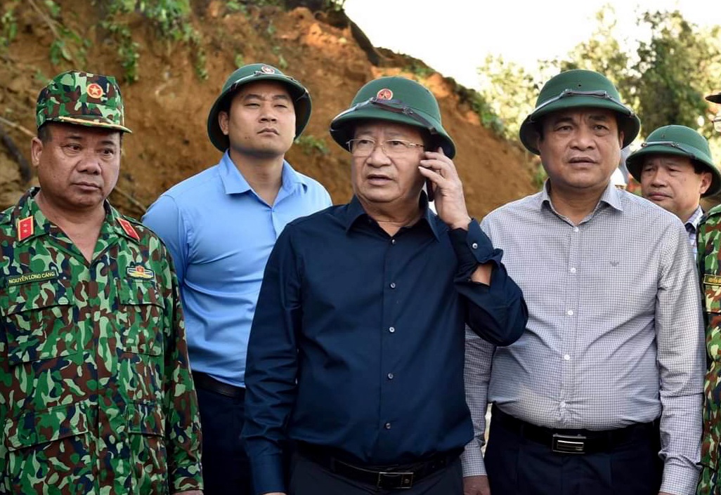 Huy dong tat ca luc luong vao Tra Leng, co the dung truc thang hinh anh