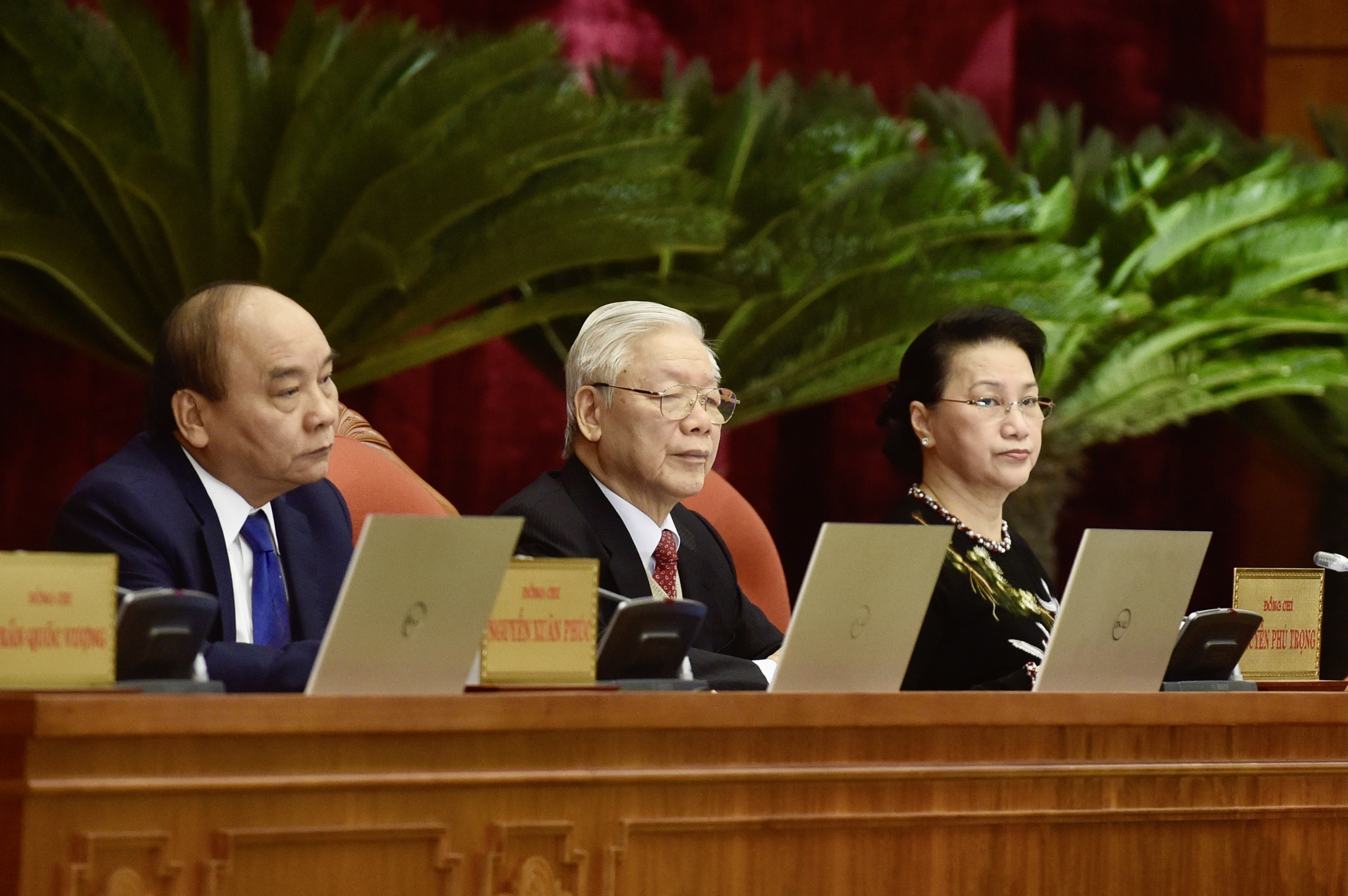 Hoi nghi Trung uong 15 gioi thieu truong hop dac biet anh 2