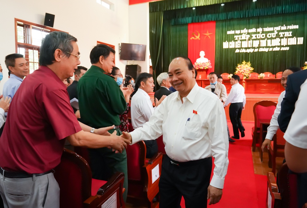 Thu tuong Nguyen Xuan Phuc tiep xuc cu tri anh 3