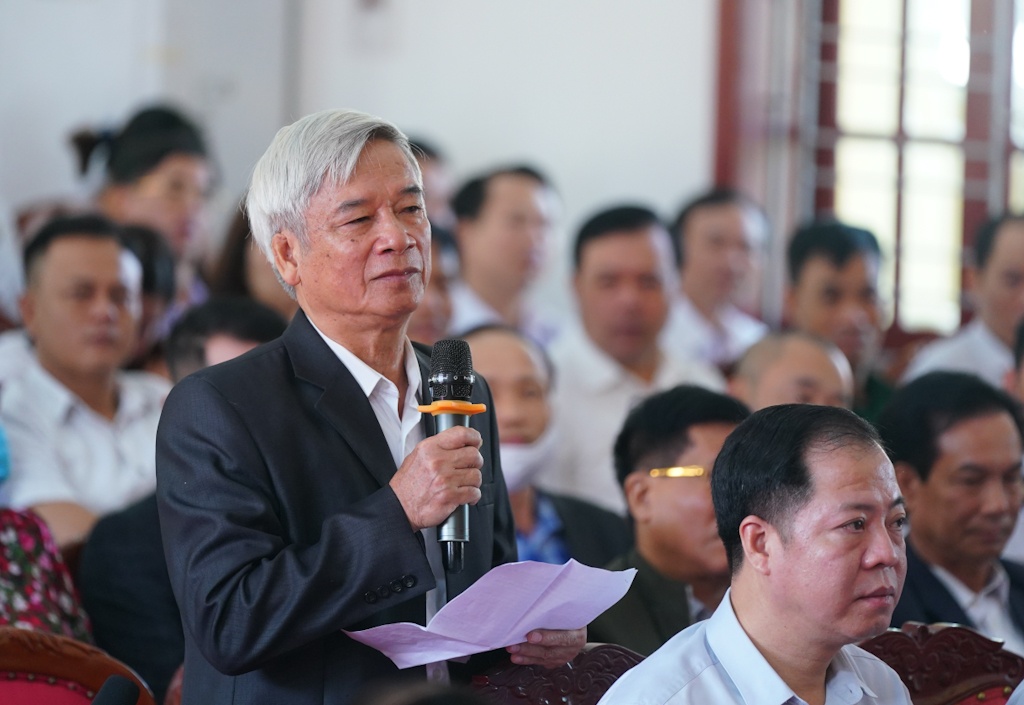 Thu tuong Nguyen Xuan Phuc tiep xuc cu tri anh 1