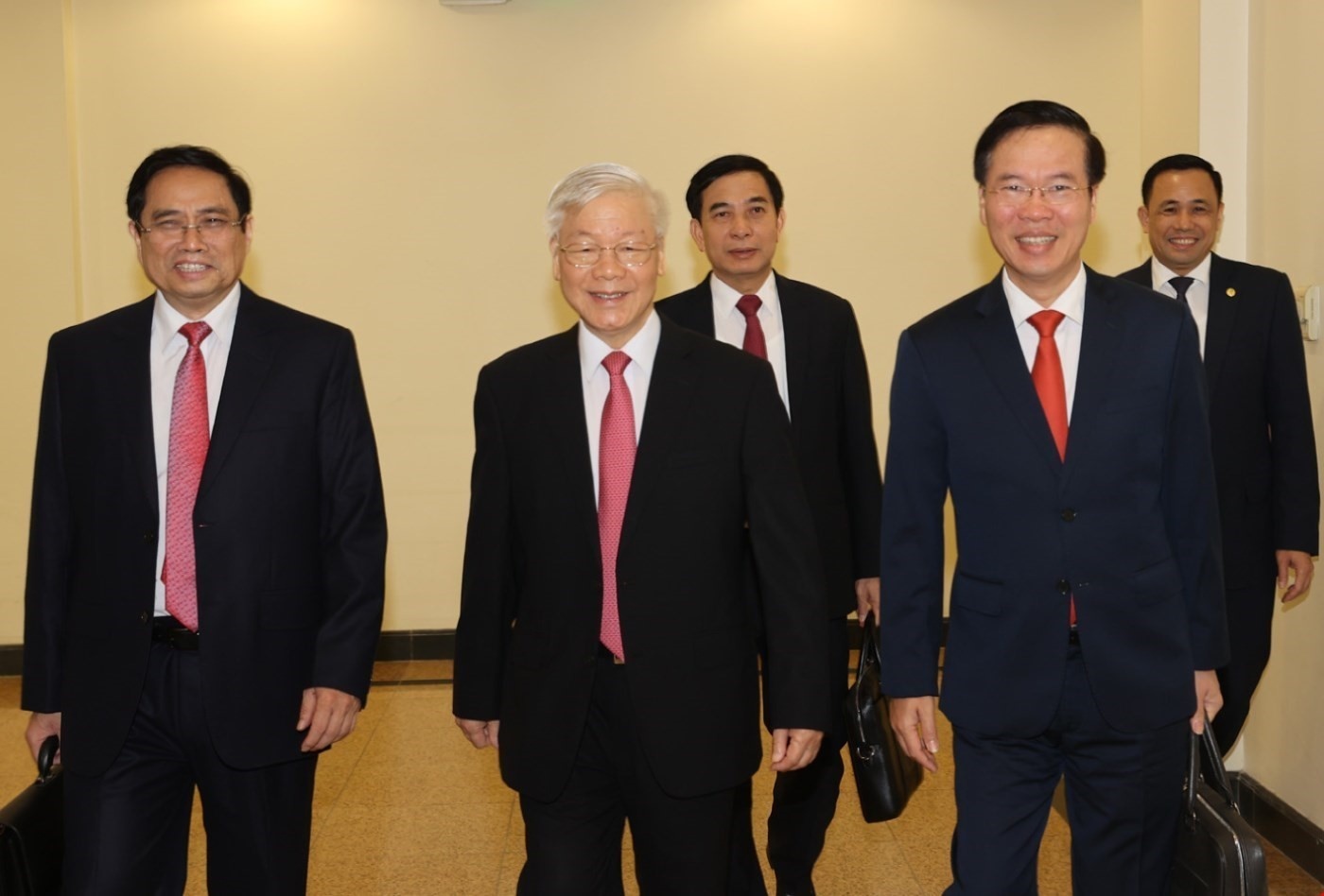 Khai mac Hoi nghi Trung uong 2 khoa XIII hinh anh