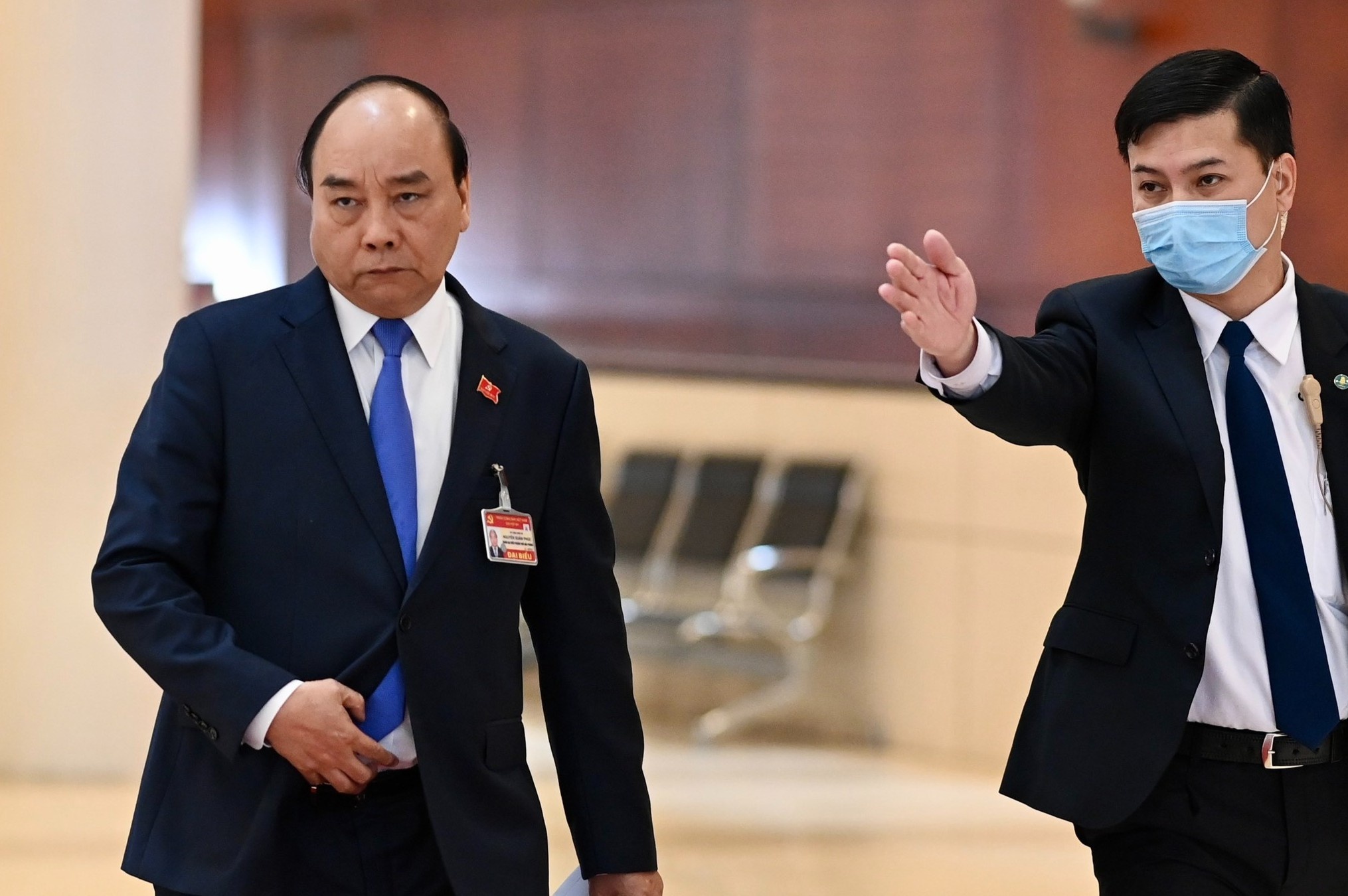 Thu tuong hop khan ve Covid-19 tai noi to chuc Dai hoi Dang XIII hinh anh