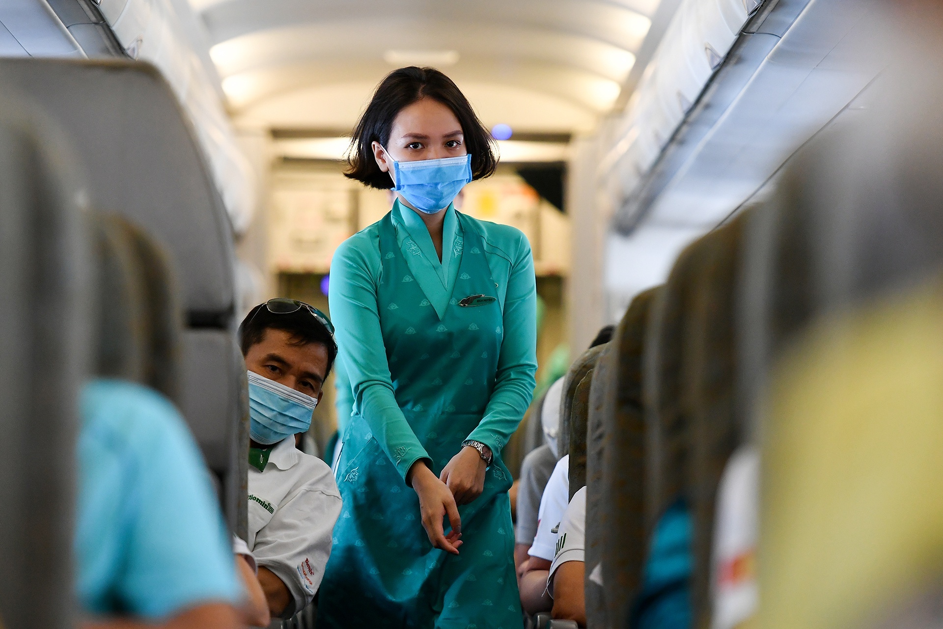'Vietnam Airlines co trach nhiem khi tiep vien lam lay nhiem Covid-19' hinh anh