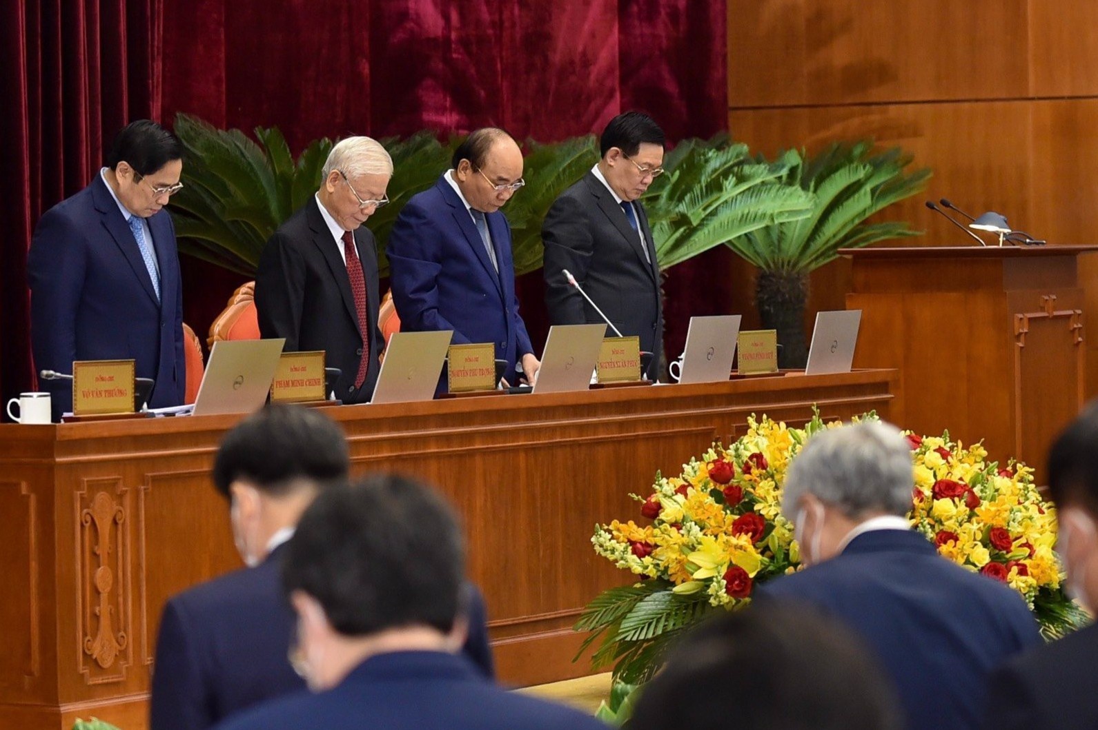 Trung uong mac niem dong bao tu vong vi dich Covid-19 hinh anh