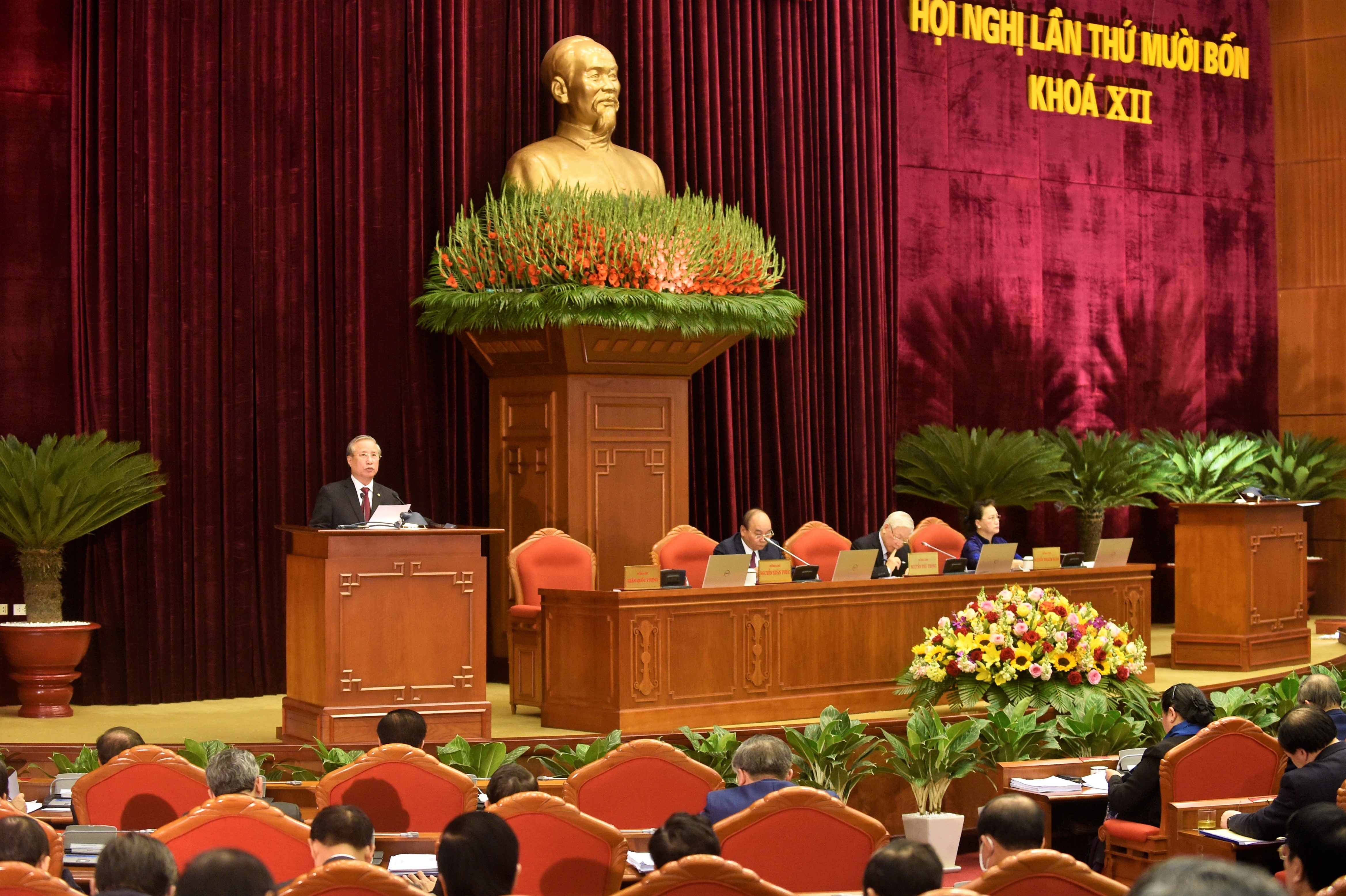 Trung uong bieu quyet gioi thieu nhan su Bo Chinh tri anh 1