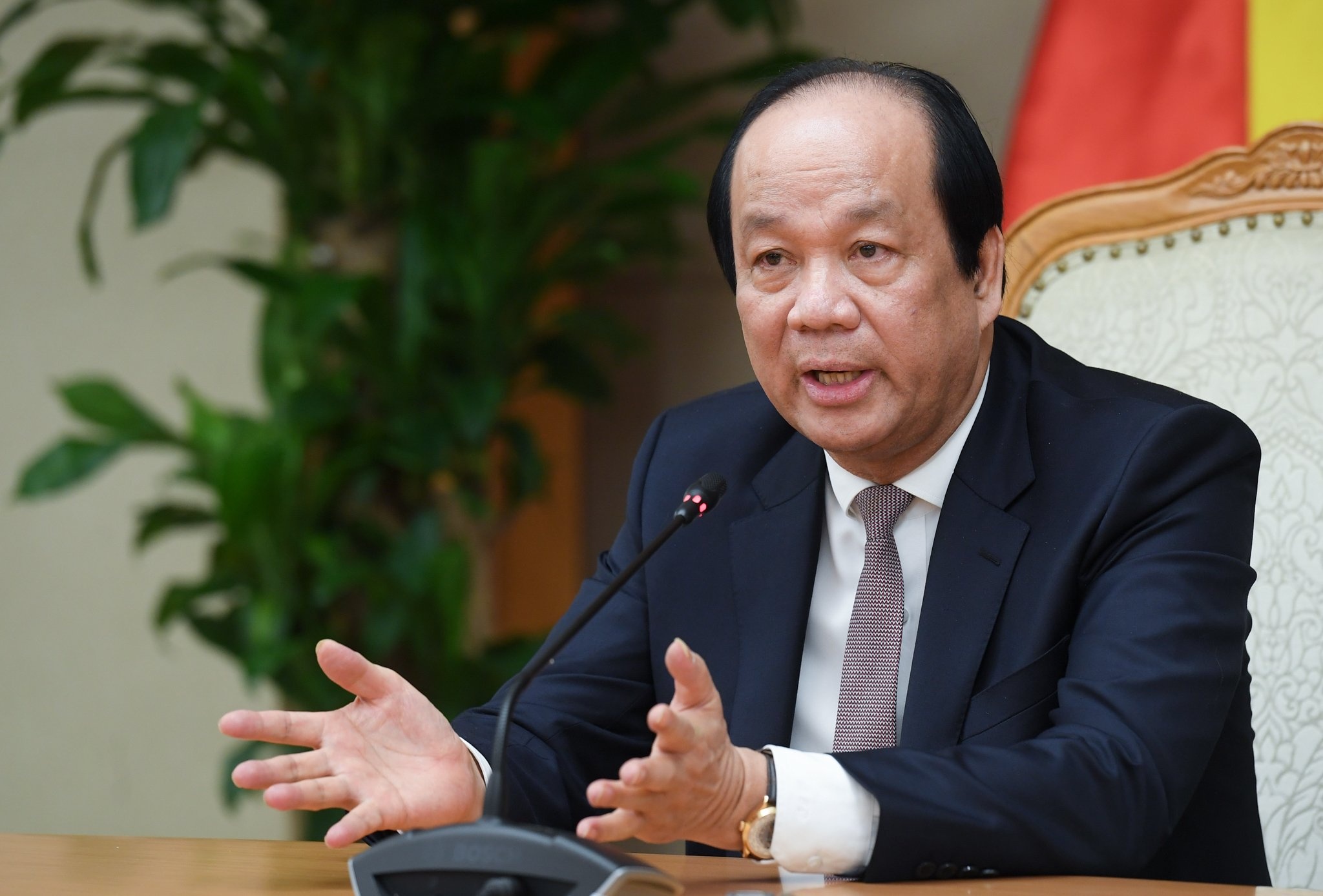 Bo truong Mai Tien Dung: 'Toi la nguoi giup viec, chi dung phia sau' hinh anh