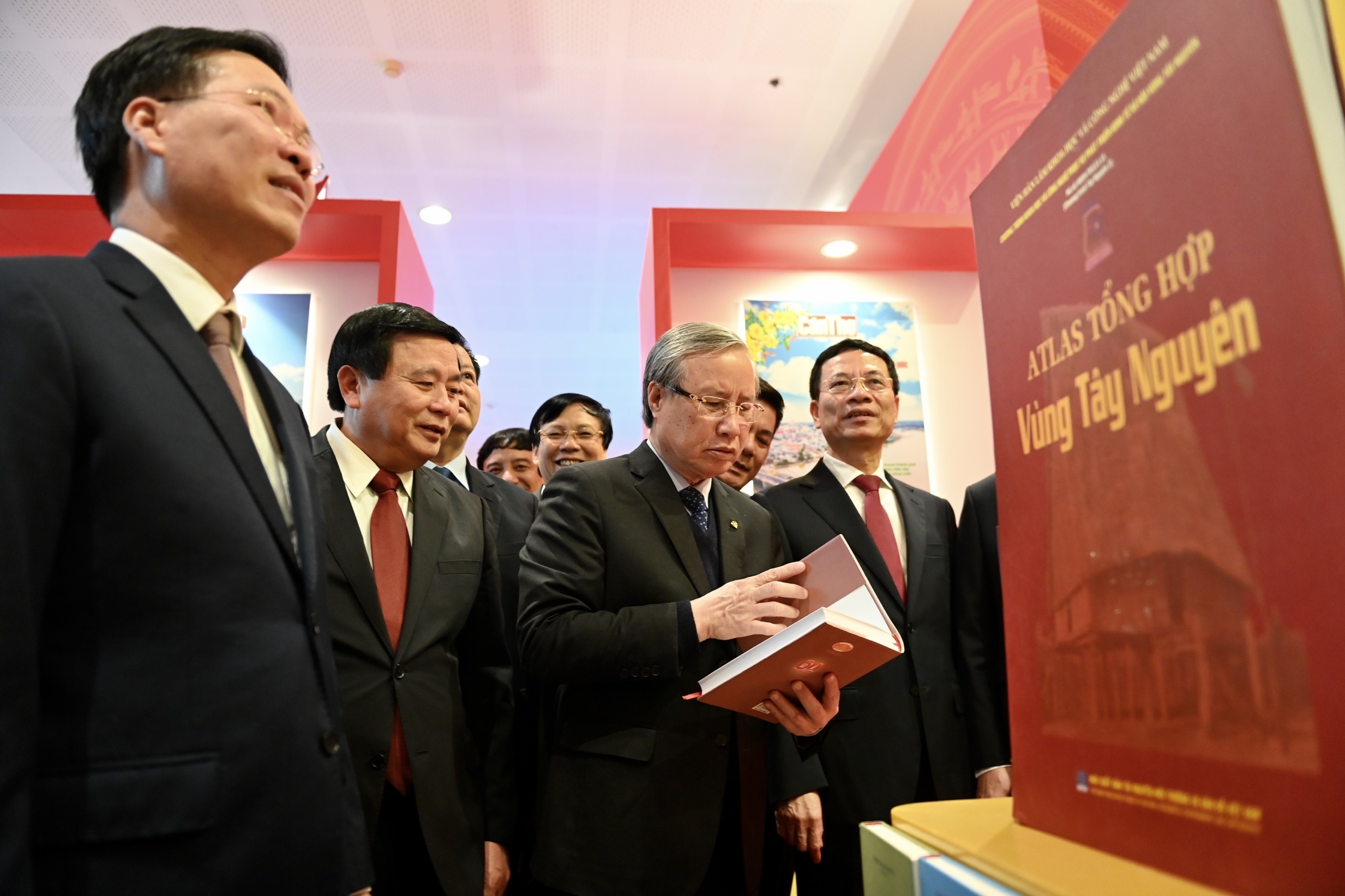 Hop bao truoc Dai hoi Dang XIII anh 3