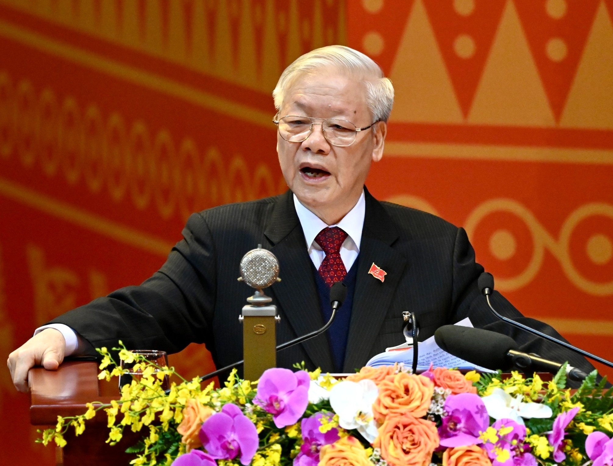 Toan van bao cao Tong bi thu trinh bay tai phien khai mac Dai hoi XIII hinh anh