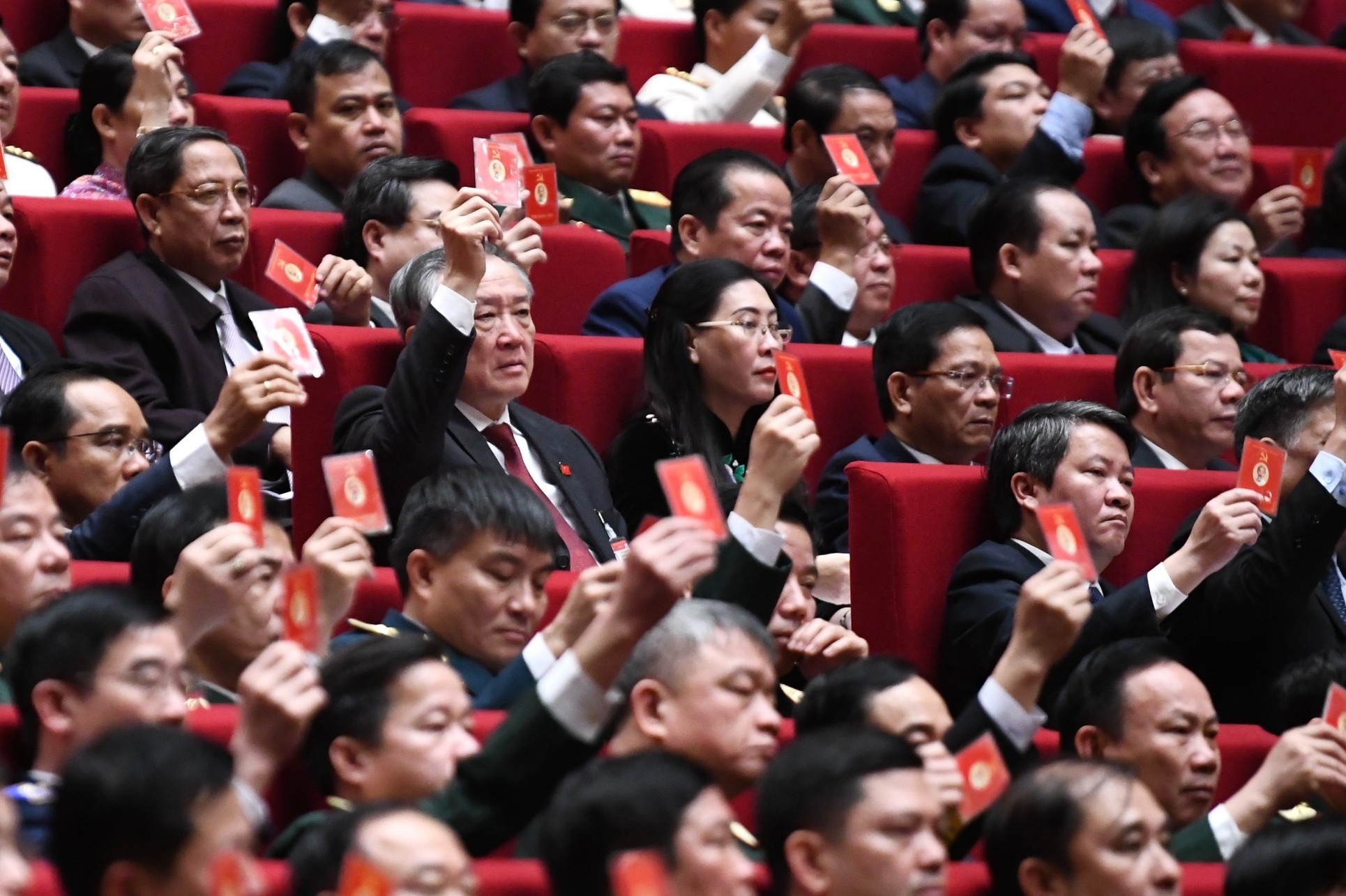 Dai hoi XIII chot so luong 200 uy vien Trung uong khoa moi hinh anh