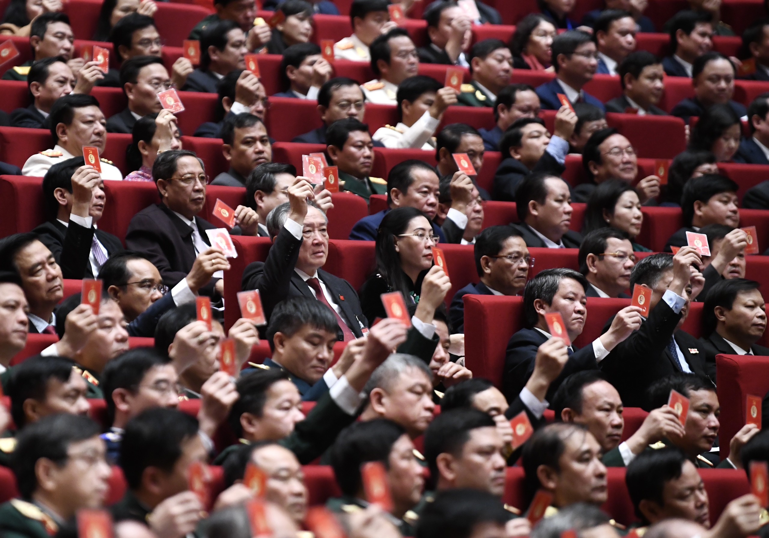 Dai hoi XIII chot so luong uy vien trung uong khoa moi anh 1