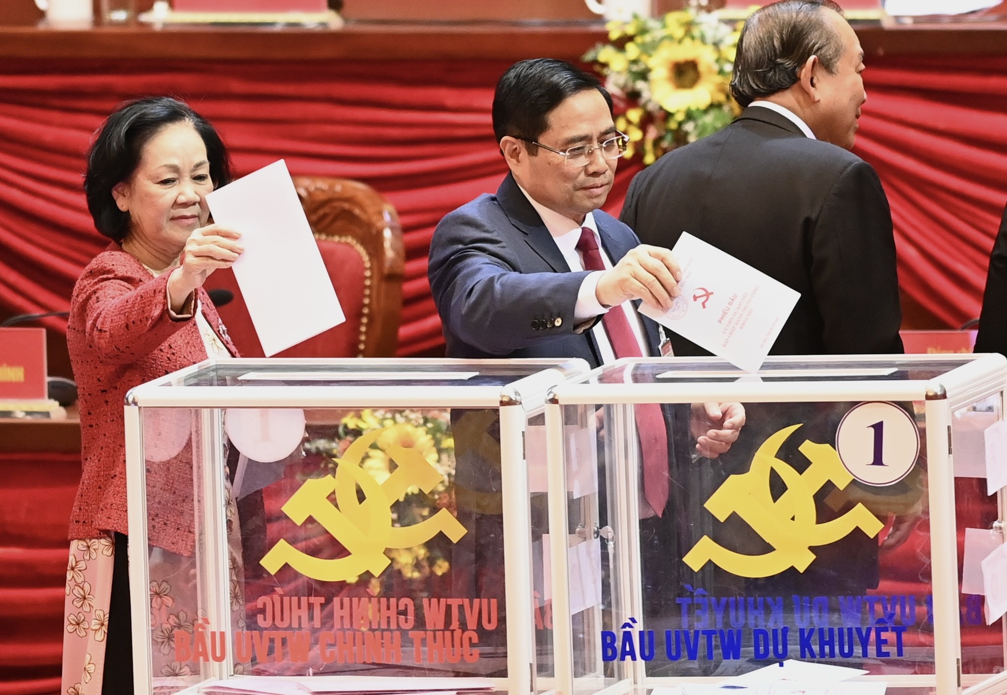 Hon 1.500 dai bieu bo phieu bau Ban Chap hanh Trung uong khoa XIII hinh anh